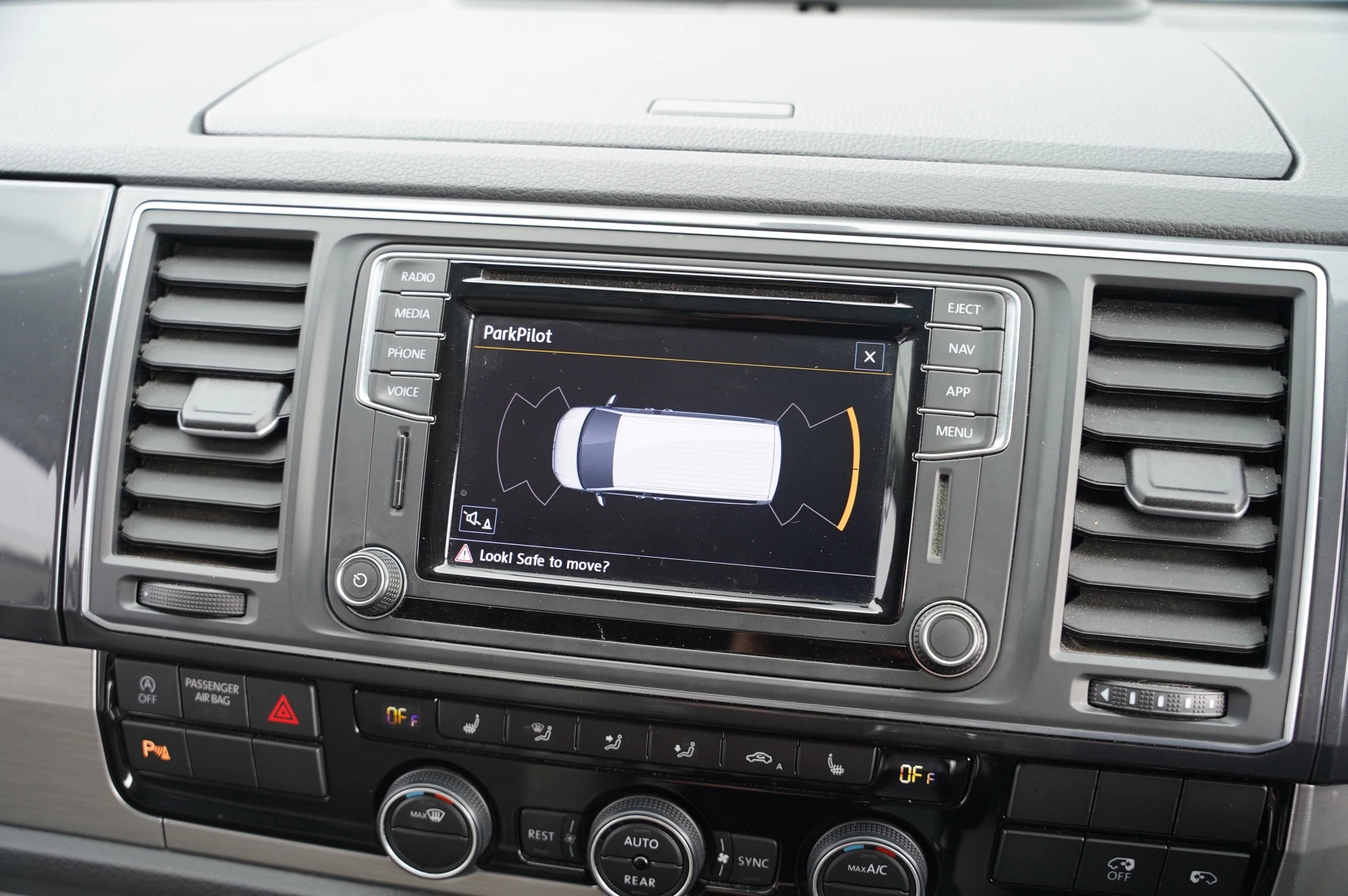 Volkswagen-California-image-24
