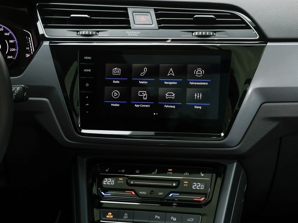 Volkswagen-Touran-image-11