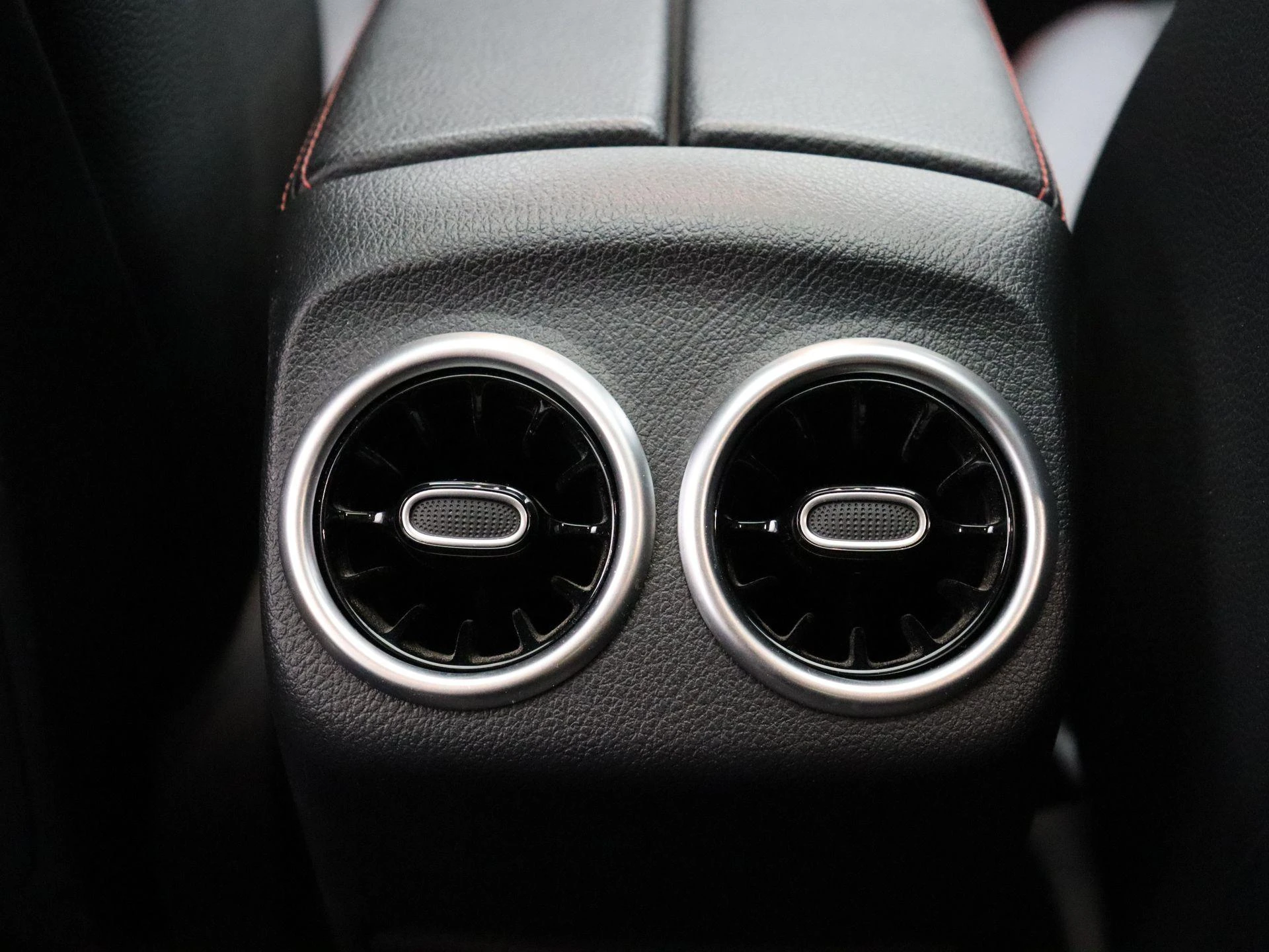 Mercedes-Benz-CLA-image-17