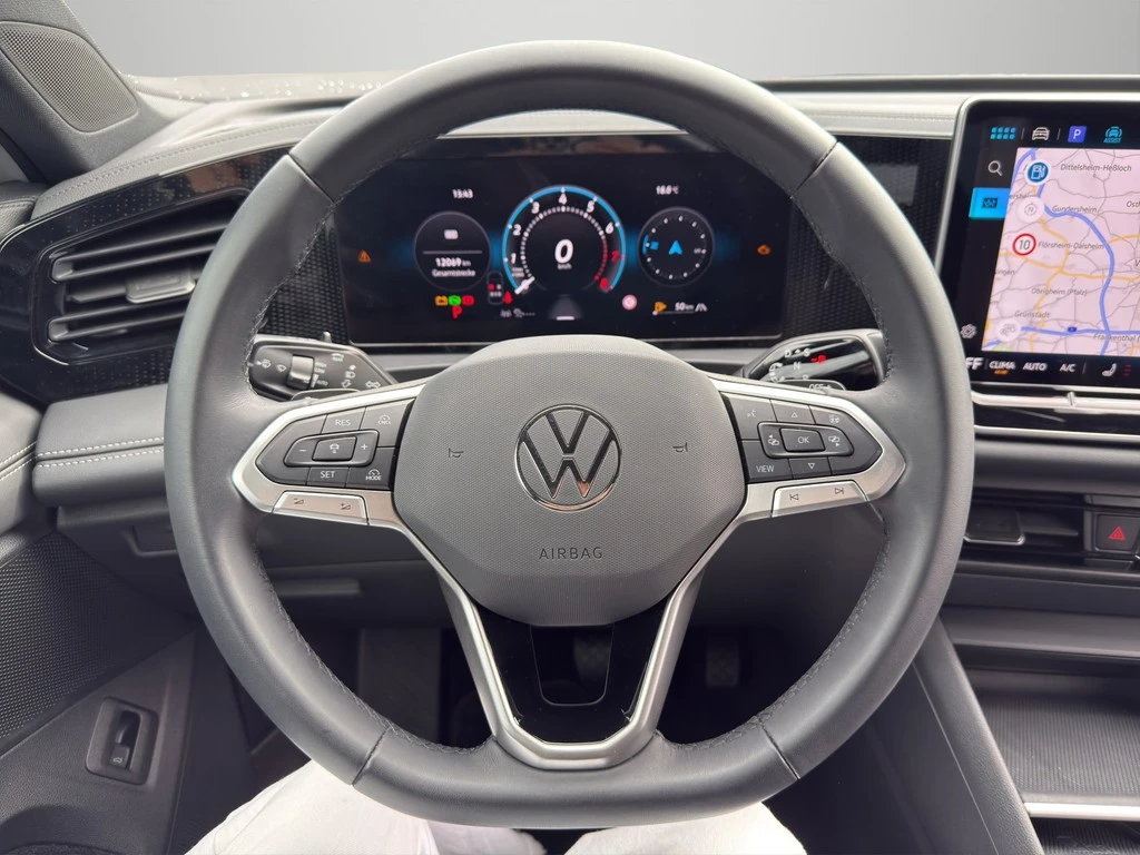 Volkswagen-Tiguan-image-8
