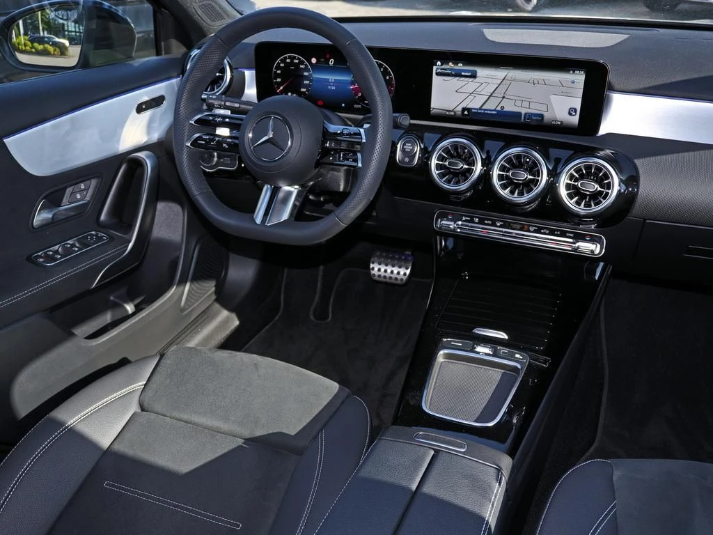 Mercedes-Benz-A-Klasse 200-image-10