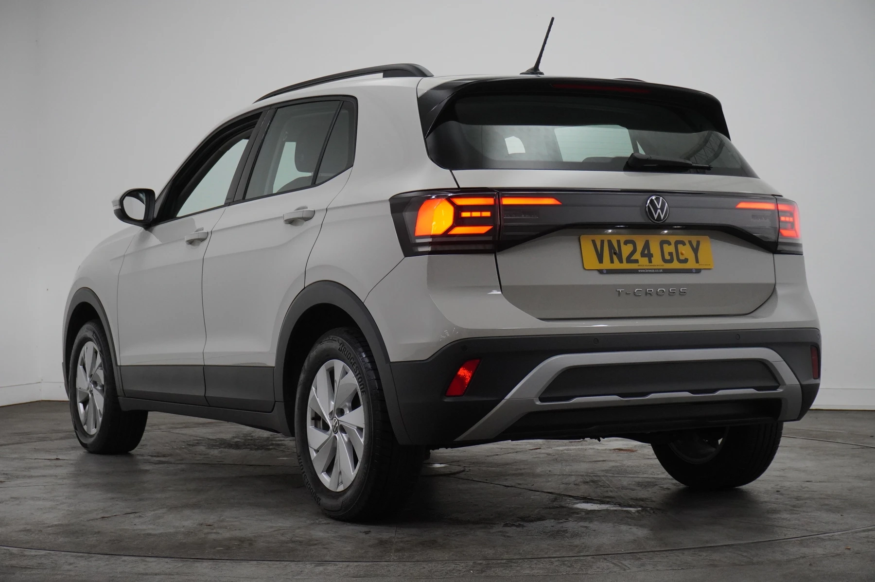 Volkswagen-T-Cross-image-2