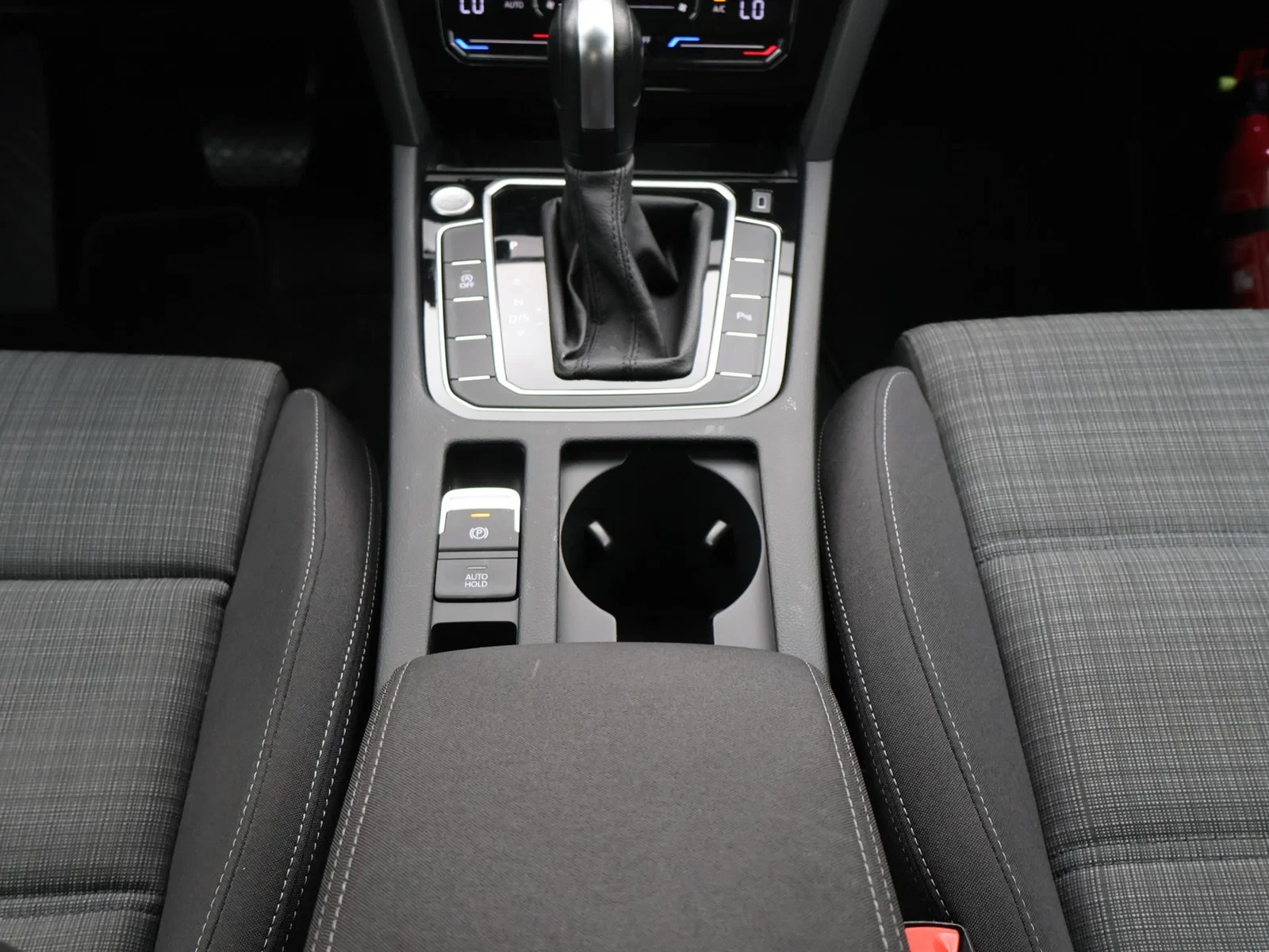 Volkswagen-Passat-image-14