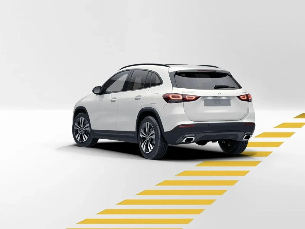 Mercedes-Benz-GLA 250-image-4