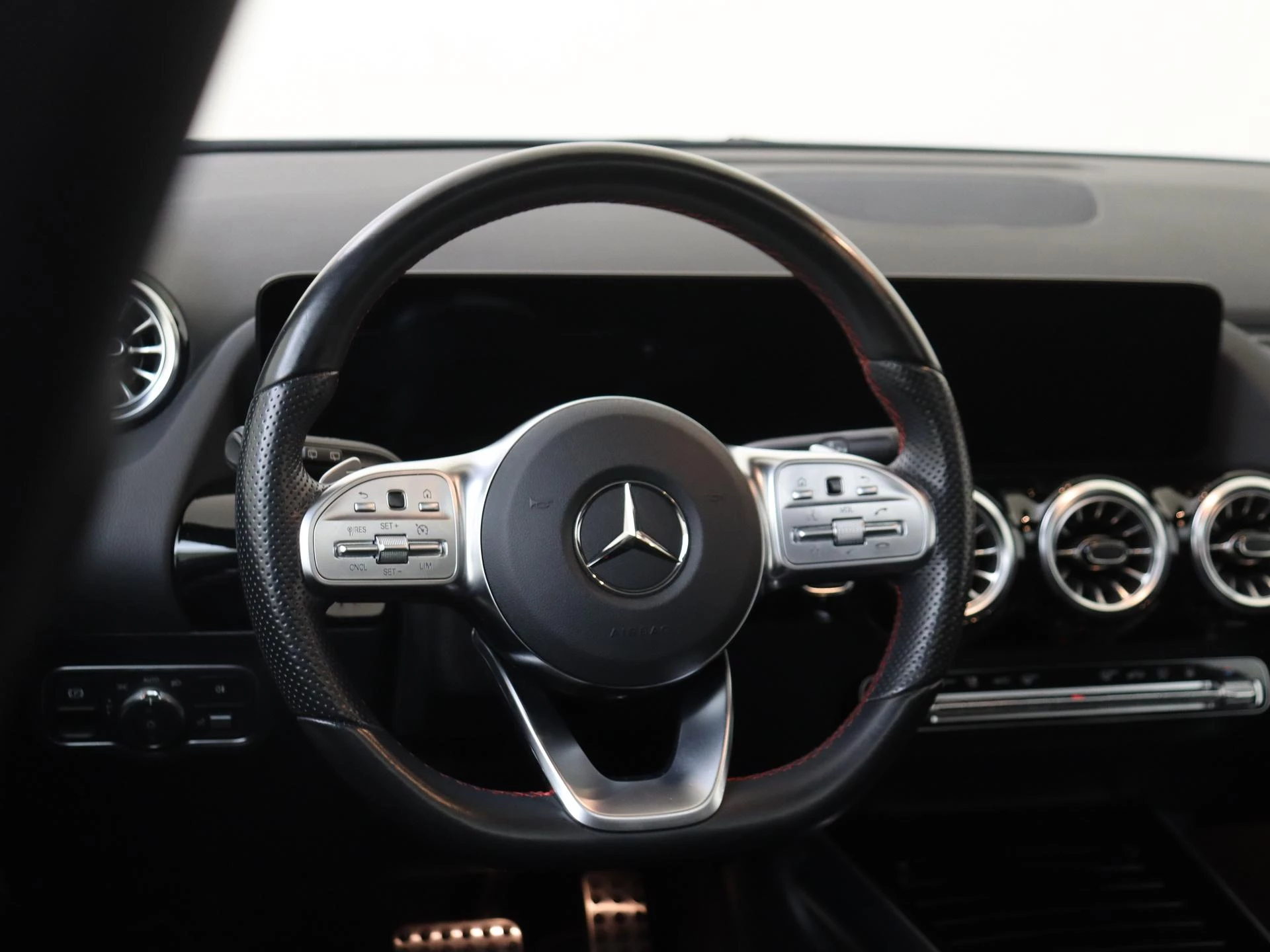 Mercedes-Benz-B-Klasse-image-9