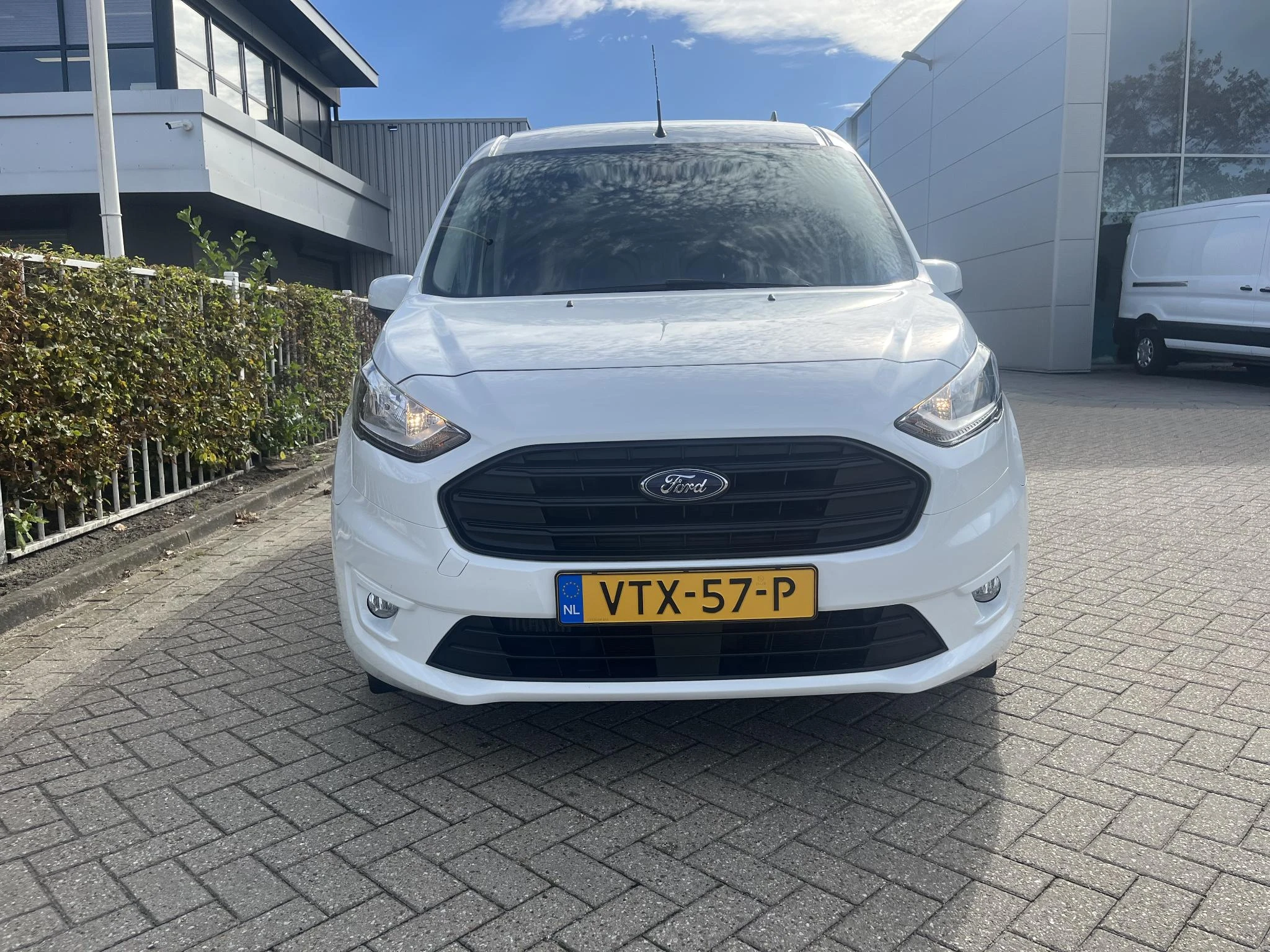 Ford-Transit Connect-image-1