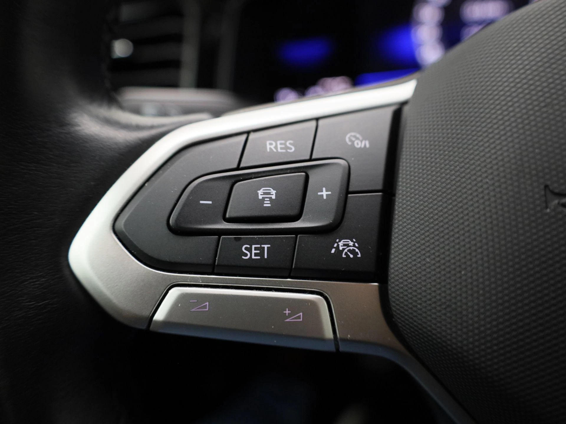 Volkswagen-Polo-image-18