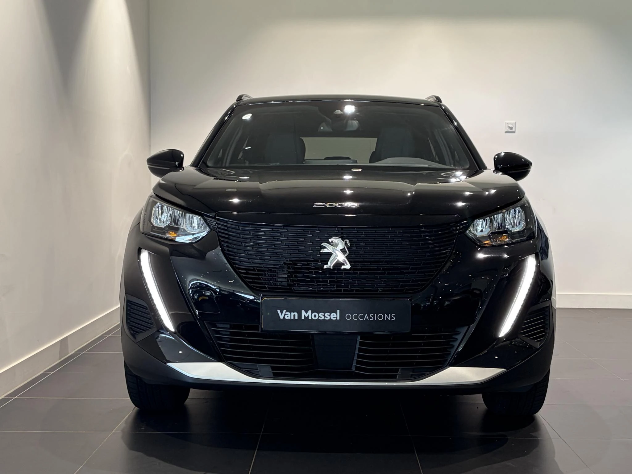 Peugeot-e-2008-image-2