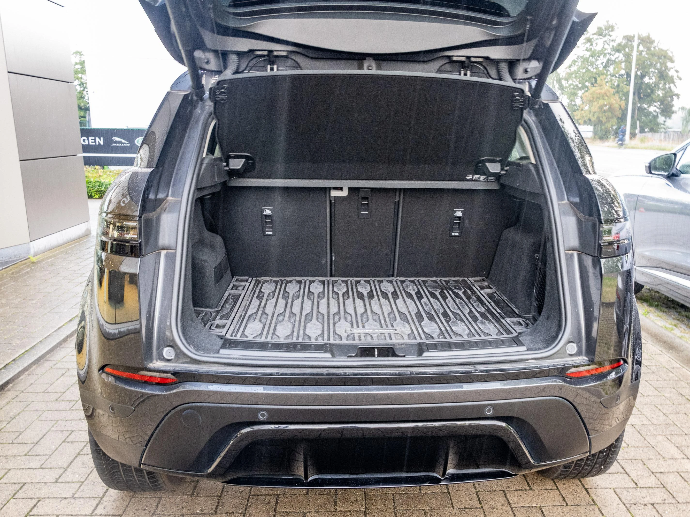 Land Rover-Range Rover Evoque-image-24