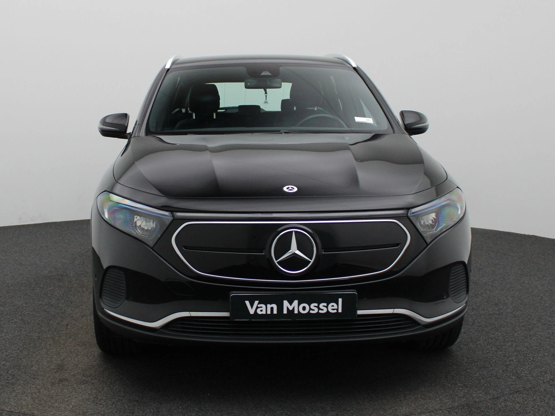 Mercedes-Benz-EQA-image-2
