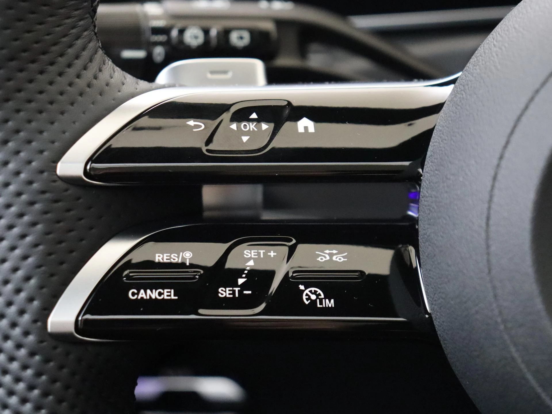 Mercedes-Benz-C-Klasse-image-12