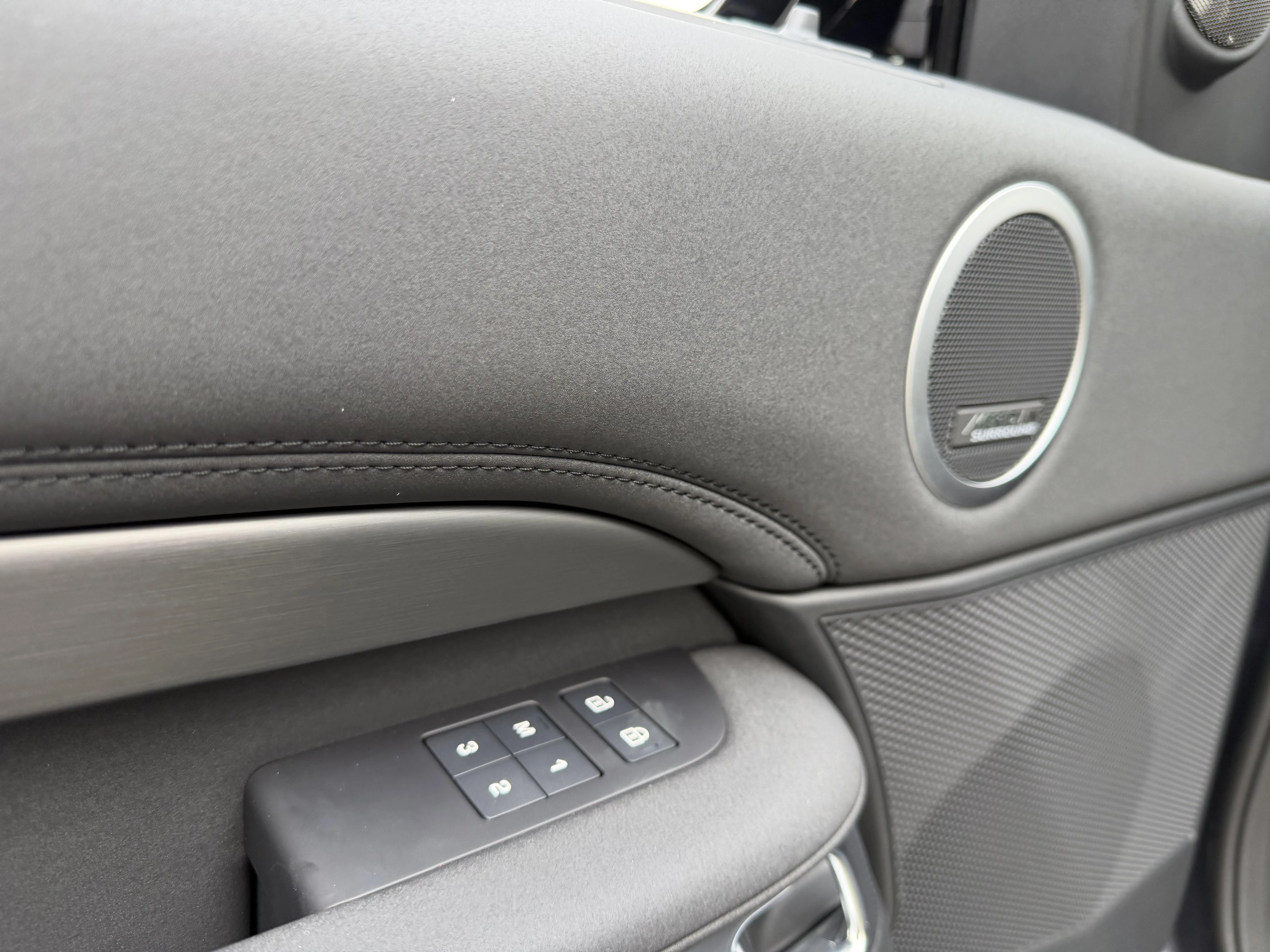 Land Rover-Discovery-image-32