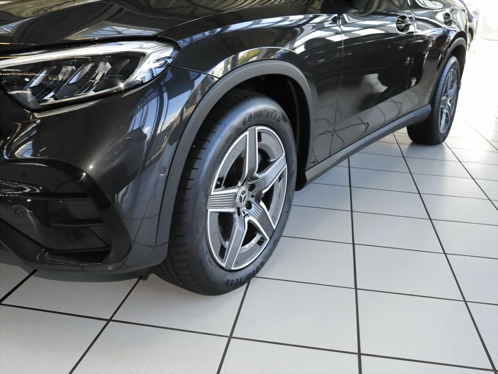 Mercedes-Benz-GLC 300 d-image-6