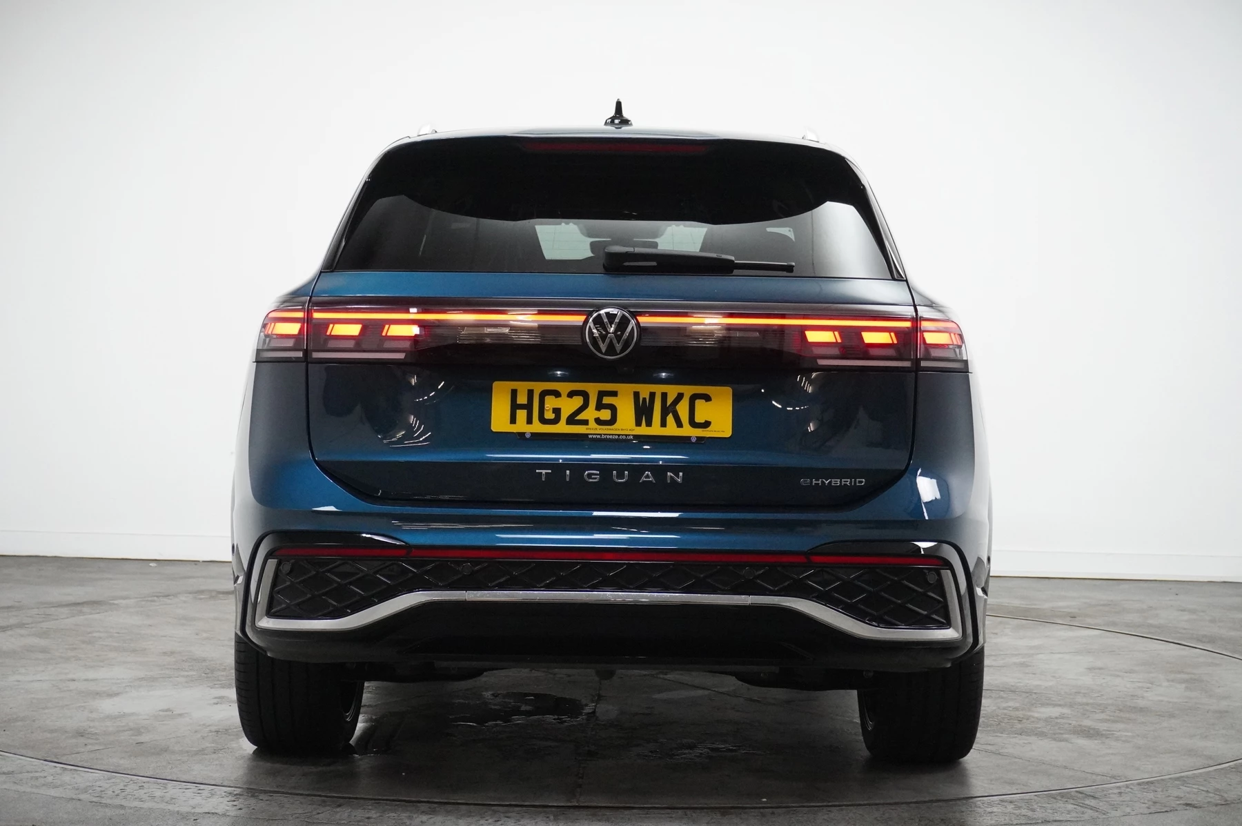 Volkswagen-Tiguan-image-20