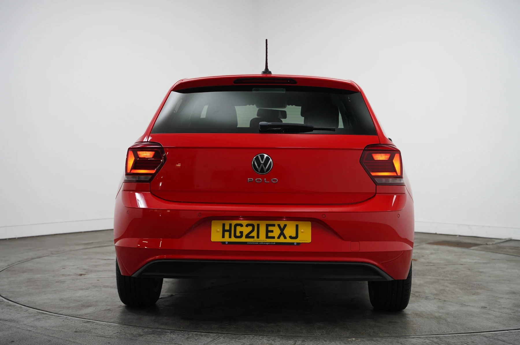 Volkswagen-Polo-image-13