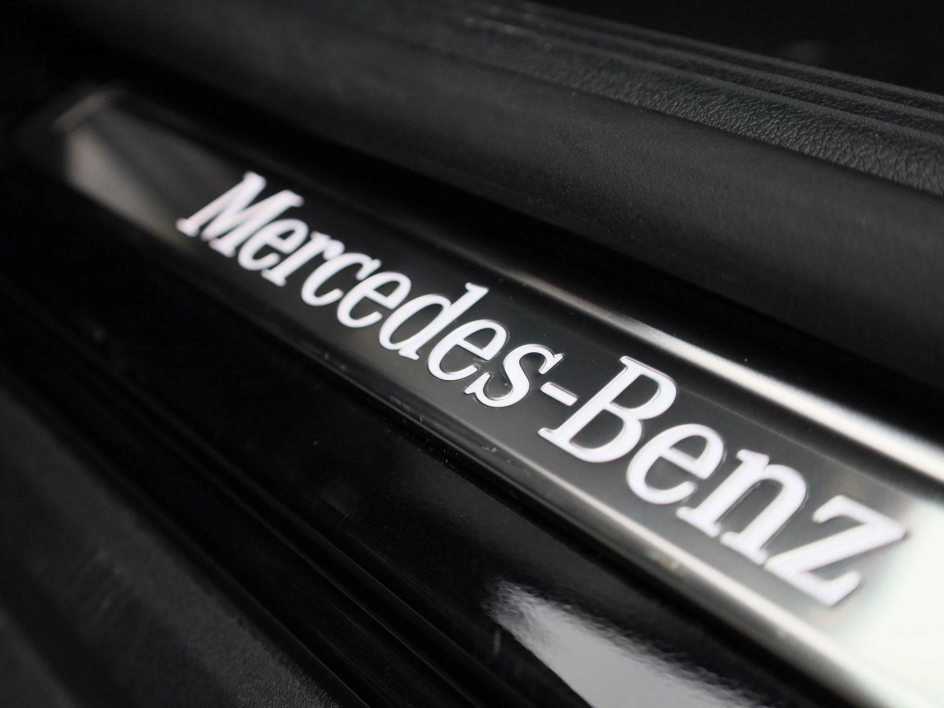 Mercedes-Benz-GLC-image-35