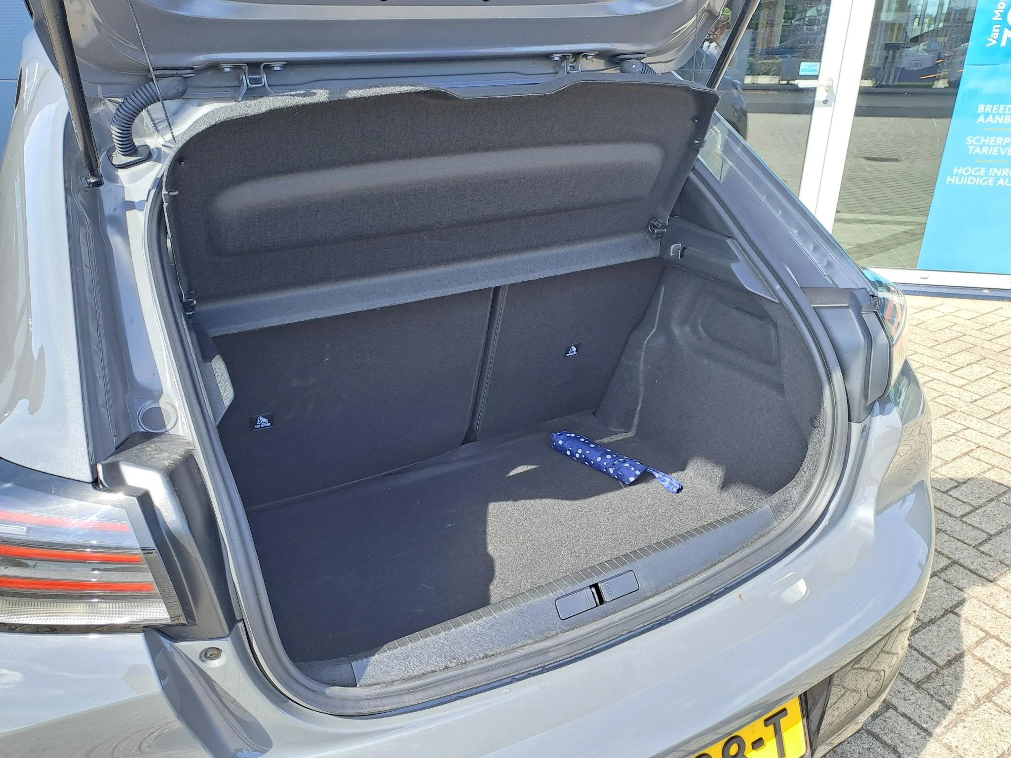 Peugeot-208-image-19