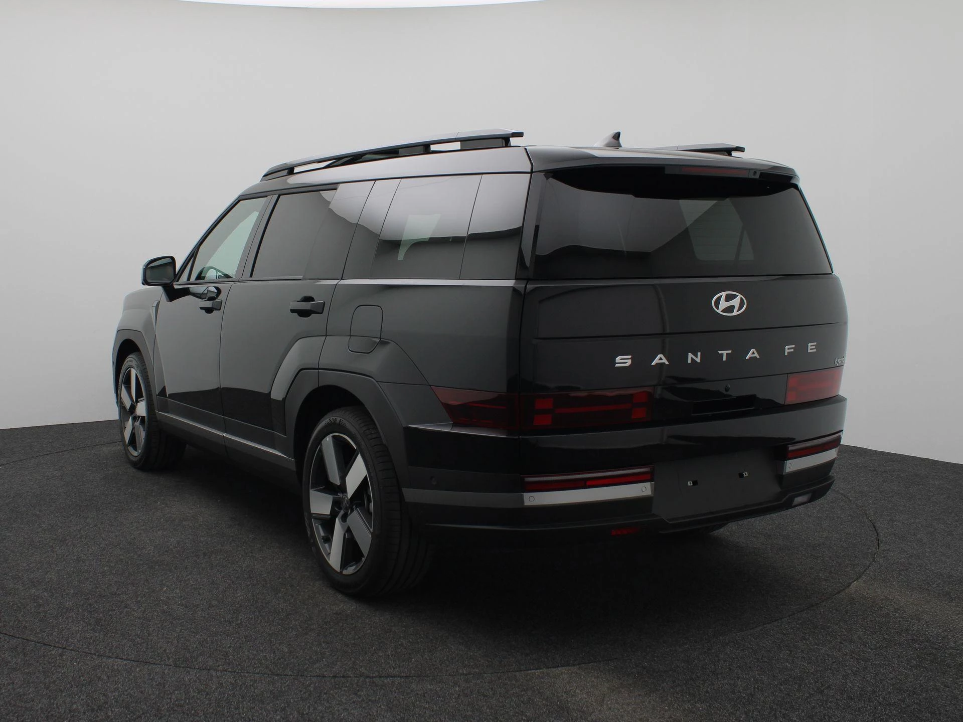 Hyundai-Santa Fe-image-2