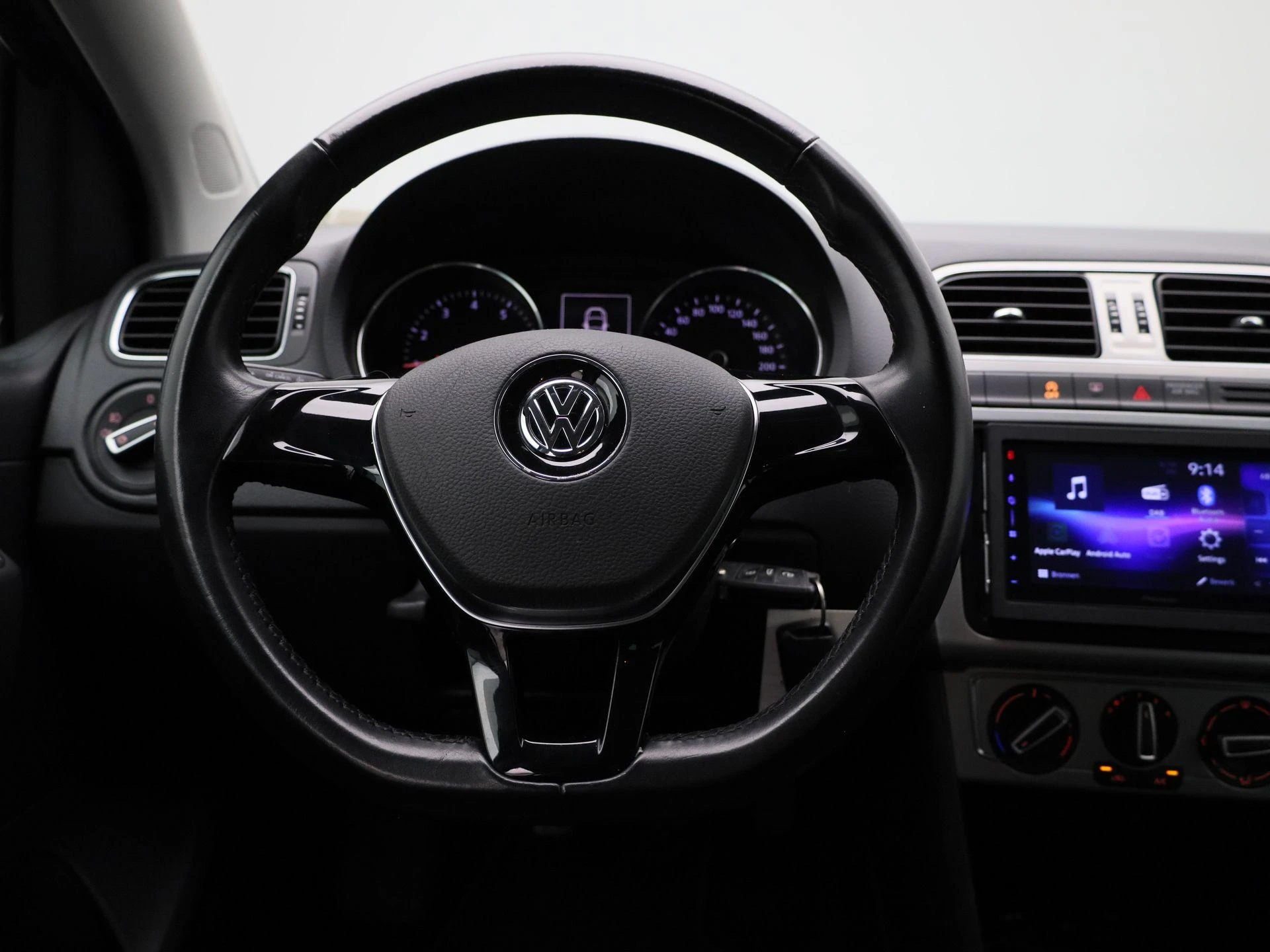 Volkswagen-Polo-image-6