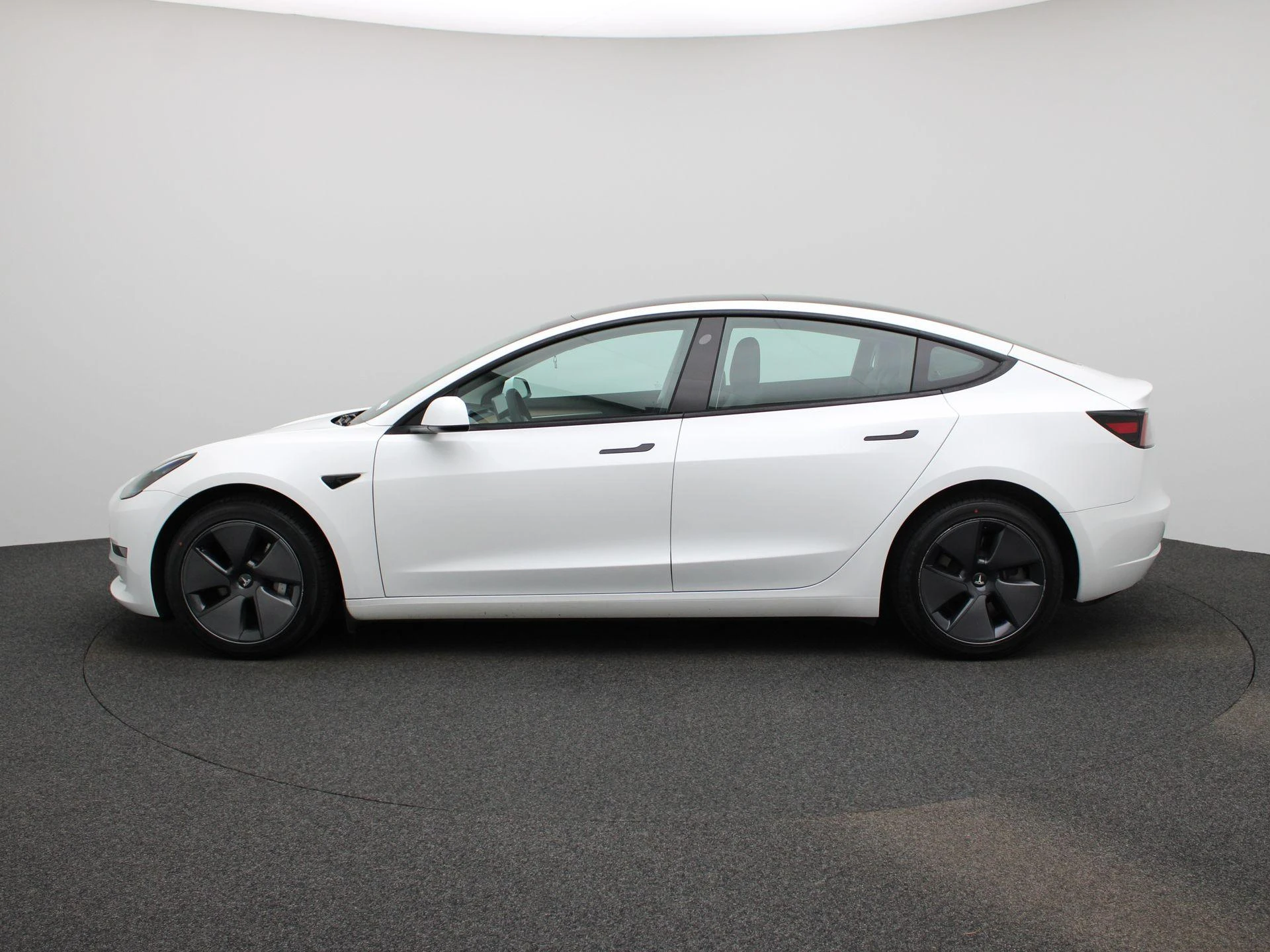 Tesla-Model 3-image-4