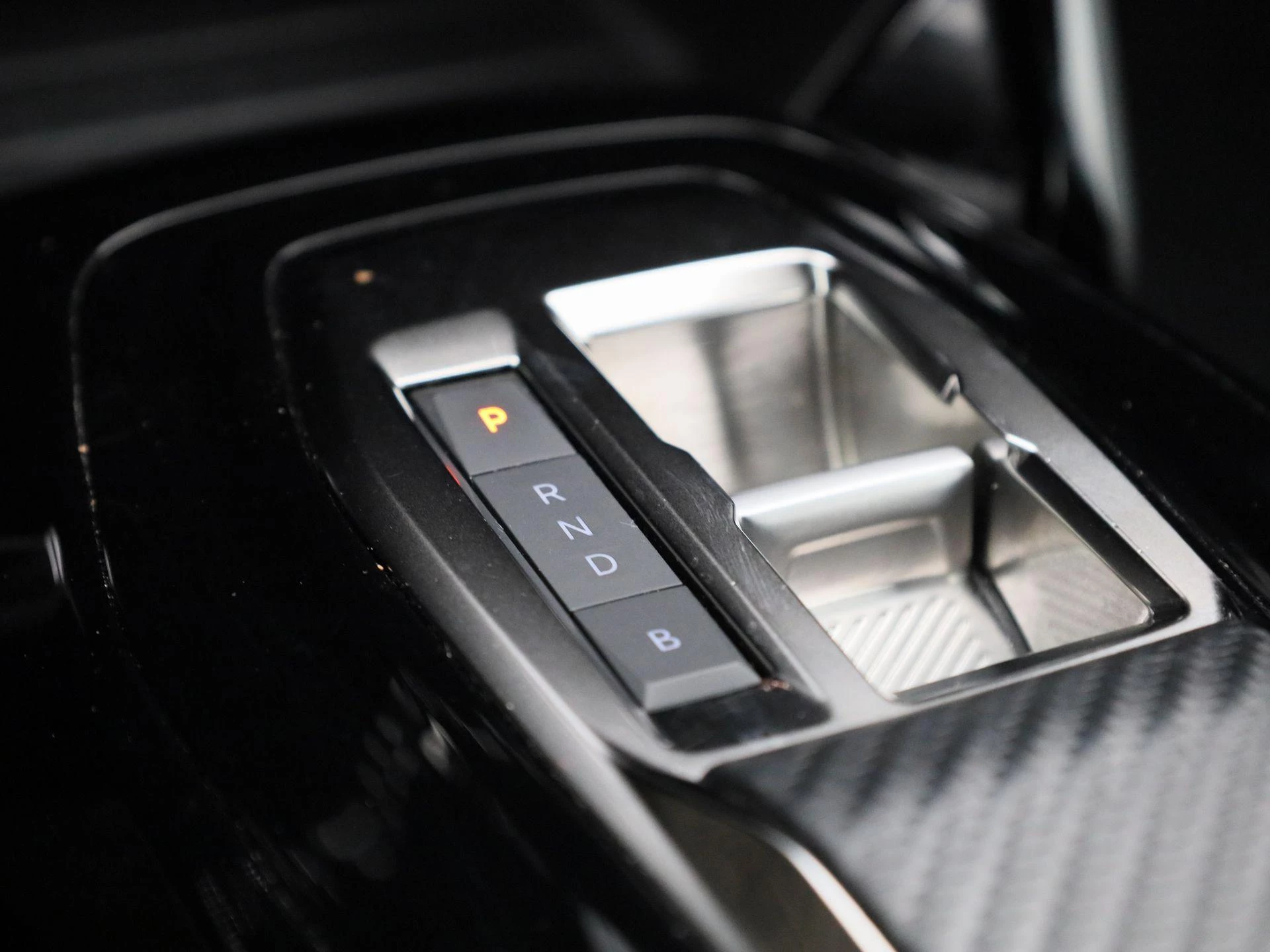 Peugeot-e-2008-image-19