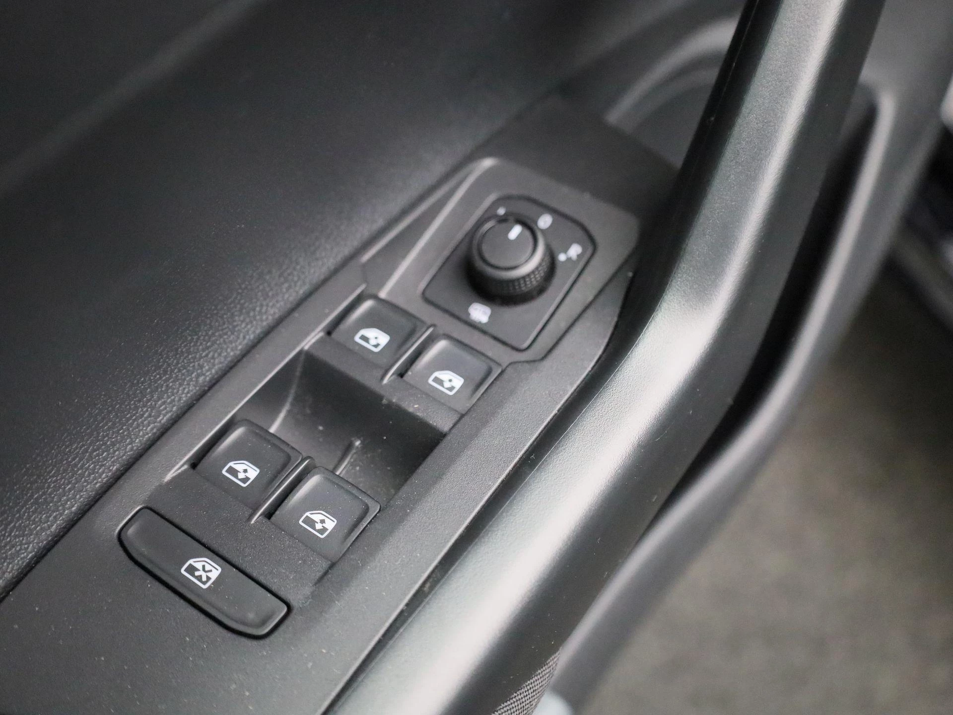 Volkswagen-Polo-image-23