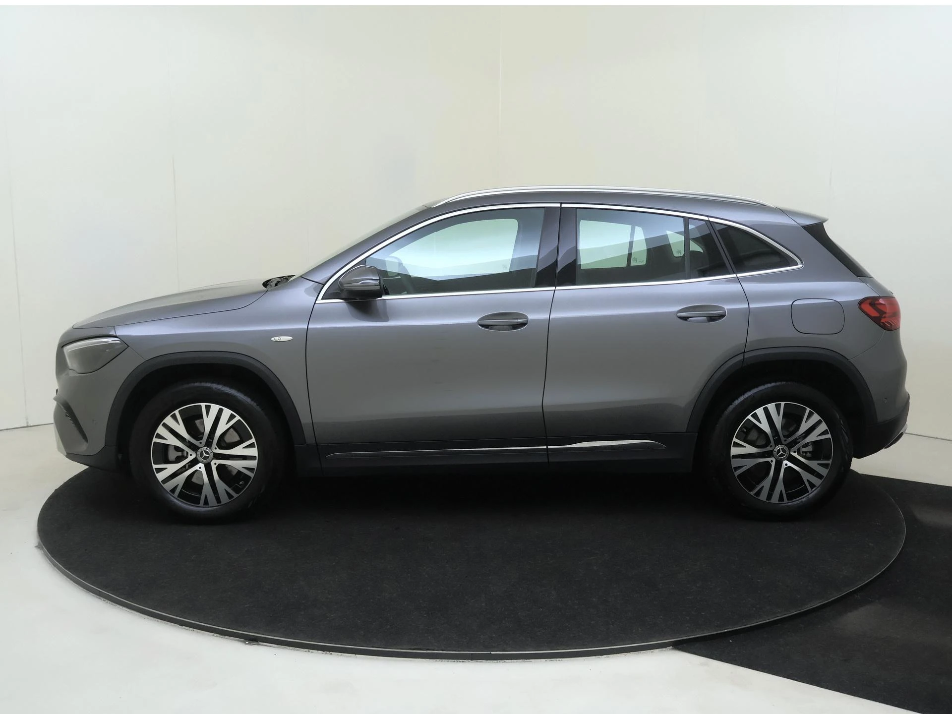 Mercedes-Benz-GLA-image-7
