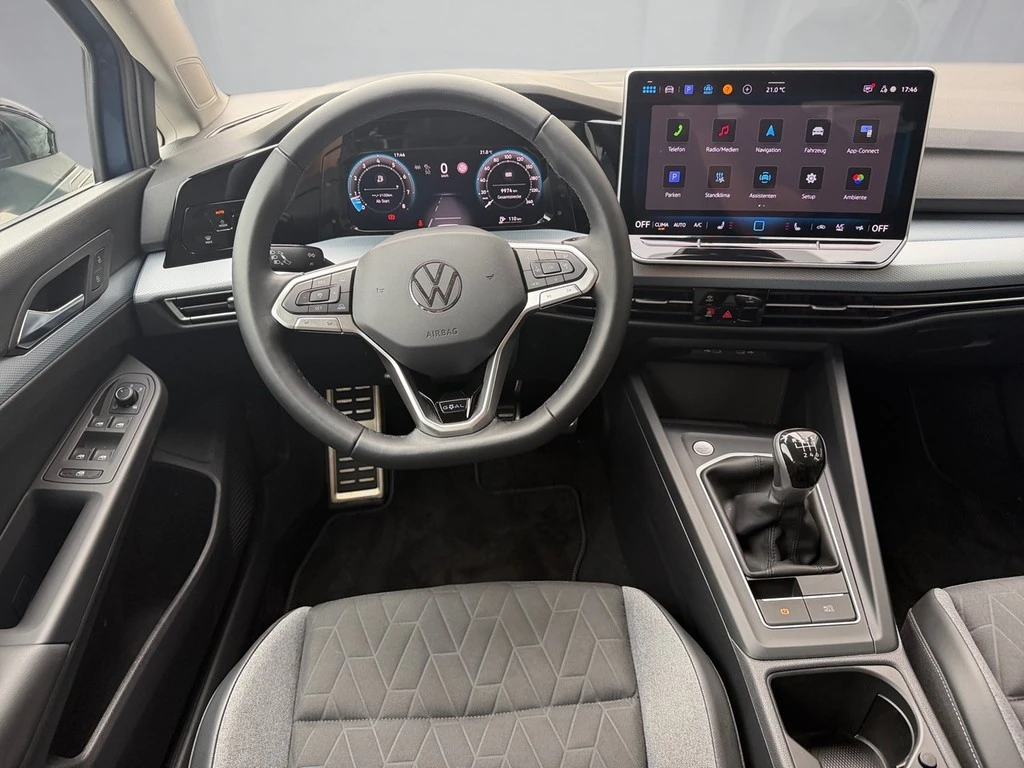 Volkswagen-Golf-image-9