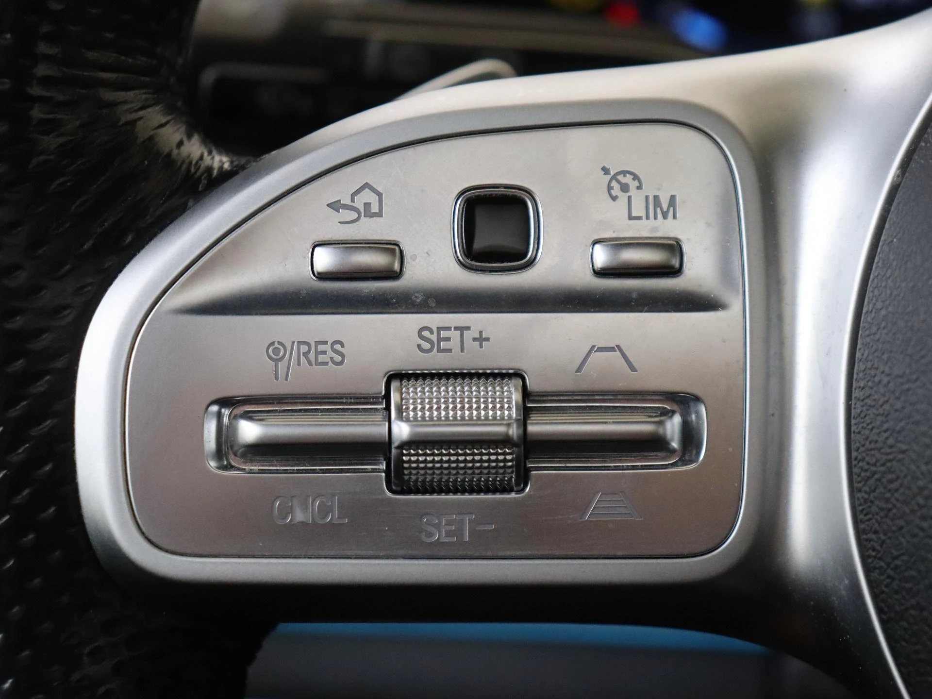 Mercedes-Benz-GLE-image-10
