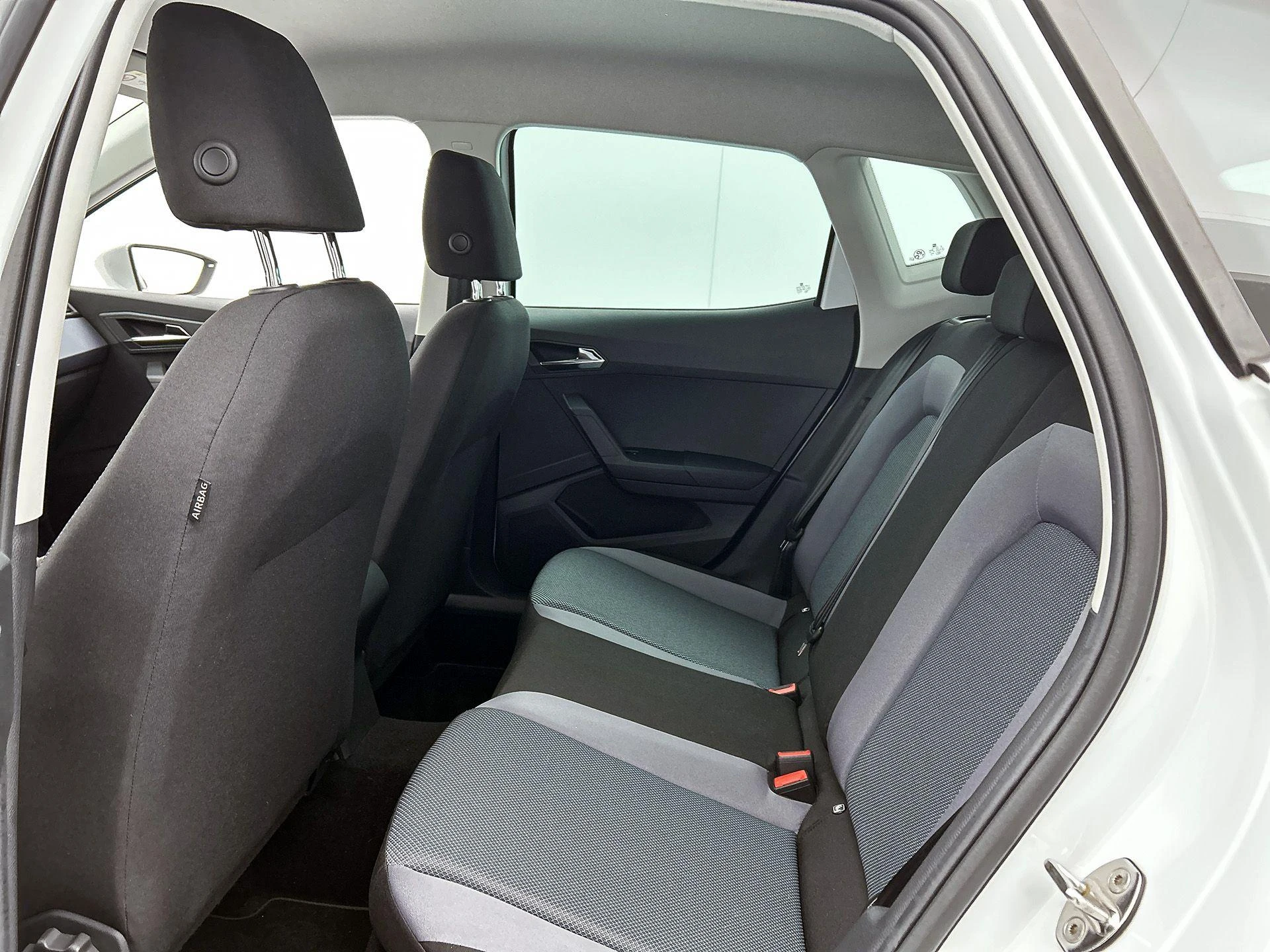 SEAT-Arona-image-25
