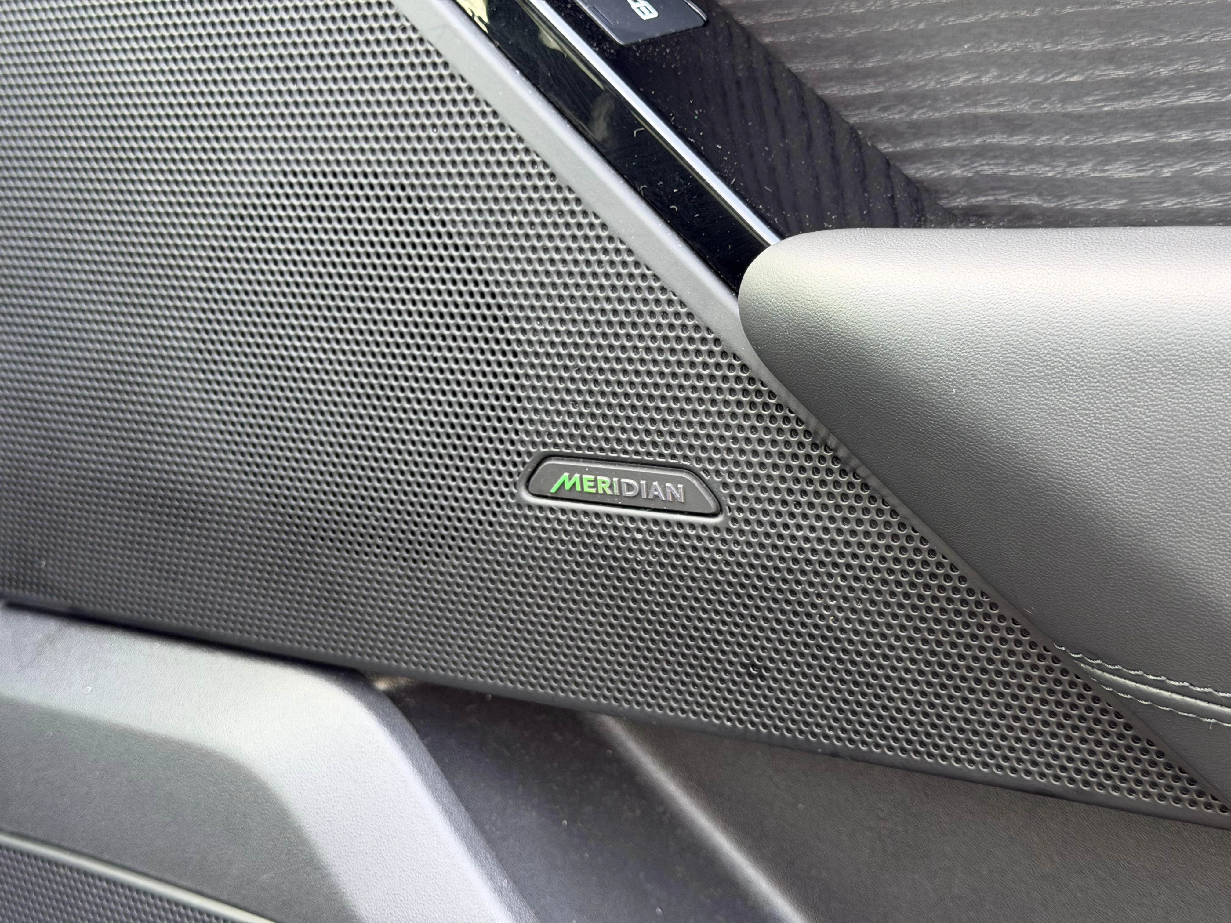 Land Rover-Range Rover Velar-image-25