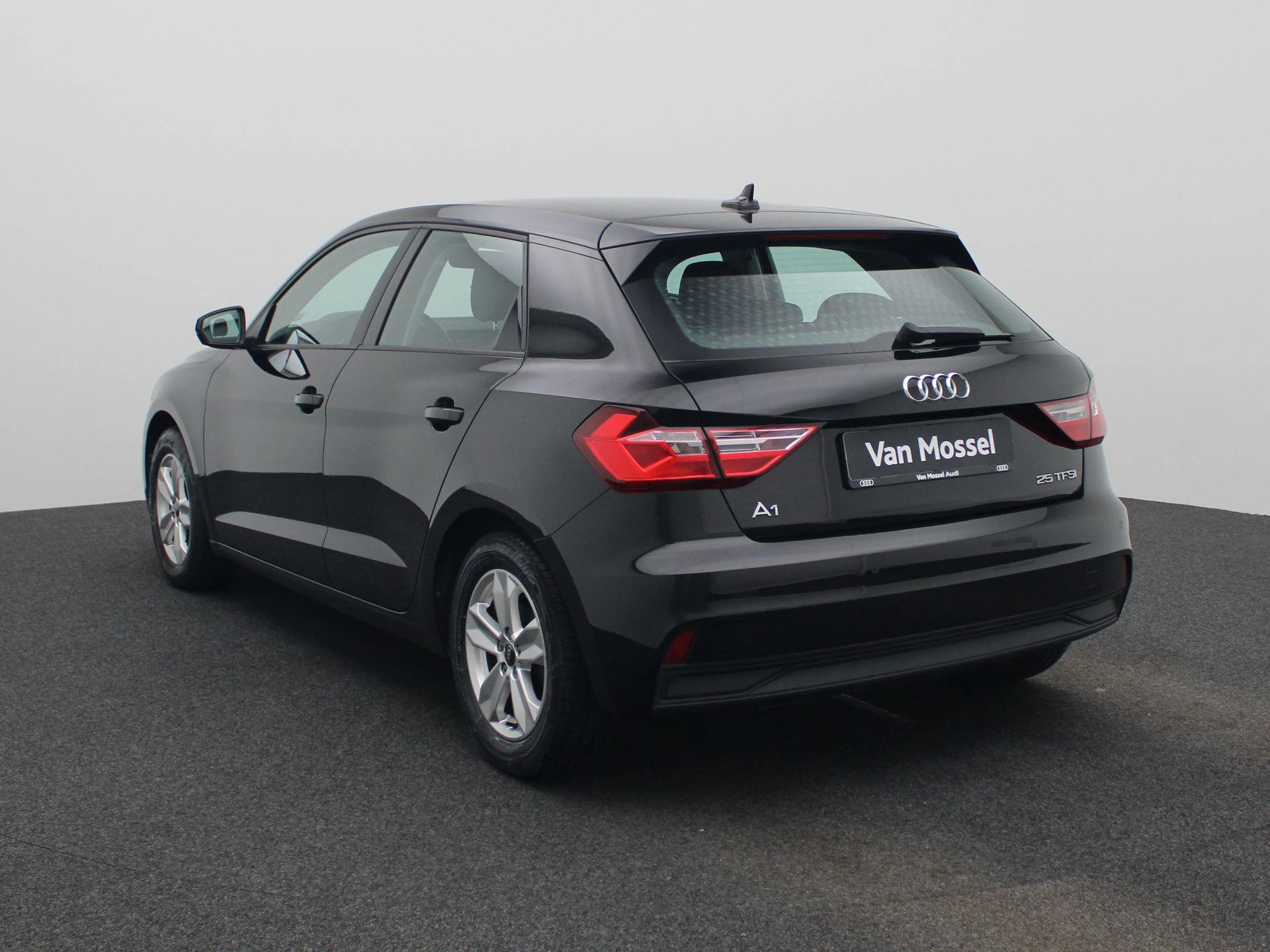 Audi-A1 Sportback-image-1