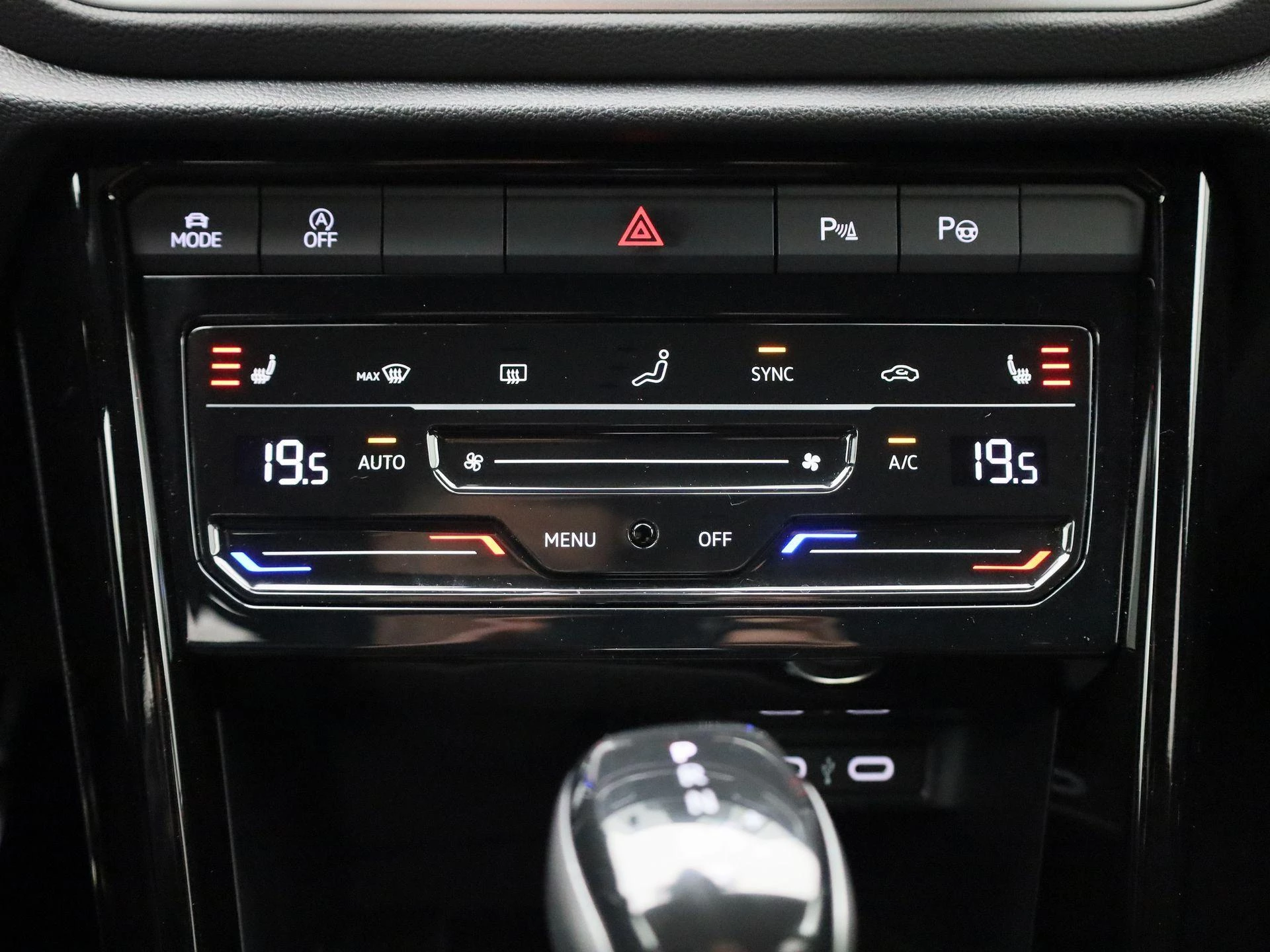 Volkswagen-T-Roc-image-16