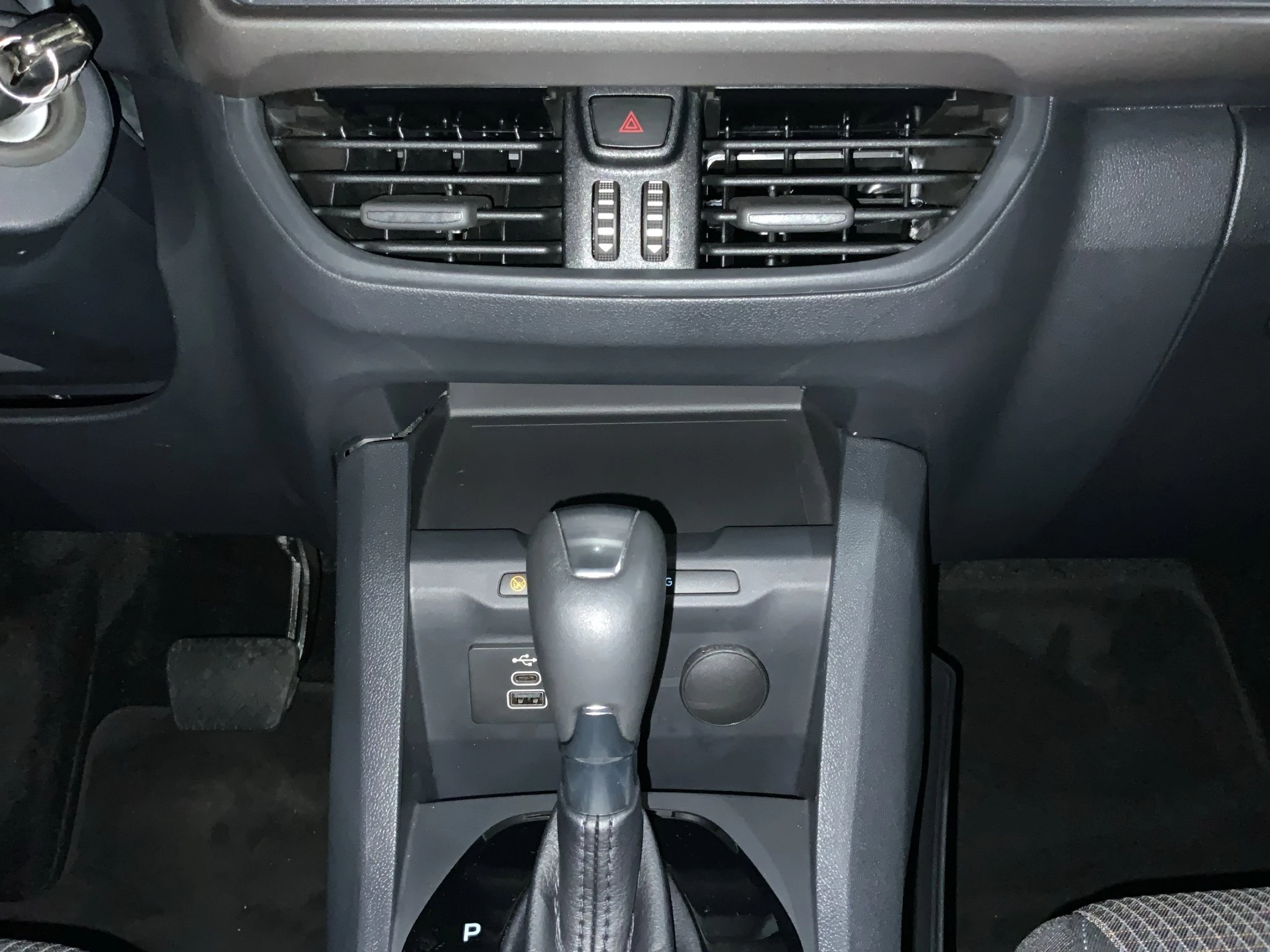 Ford-Tourneo Courier-image-13