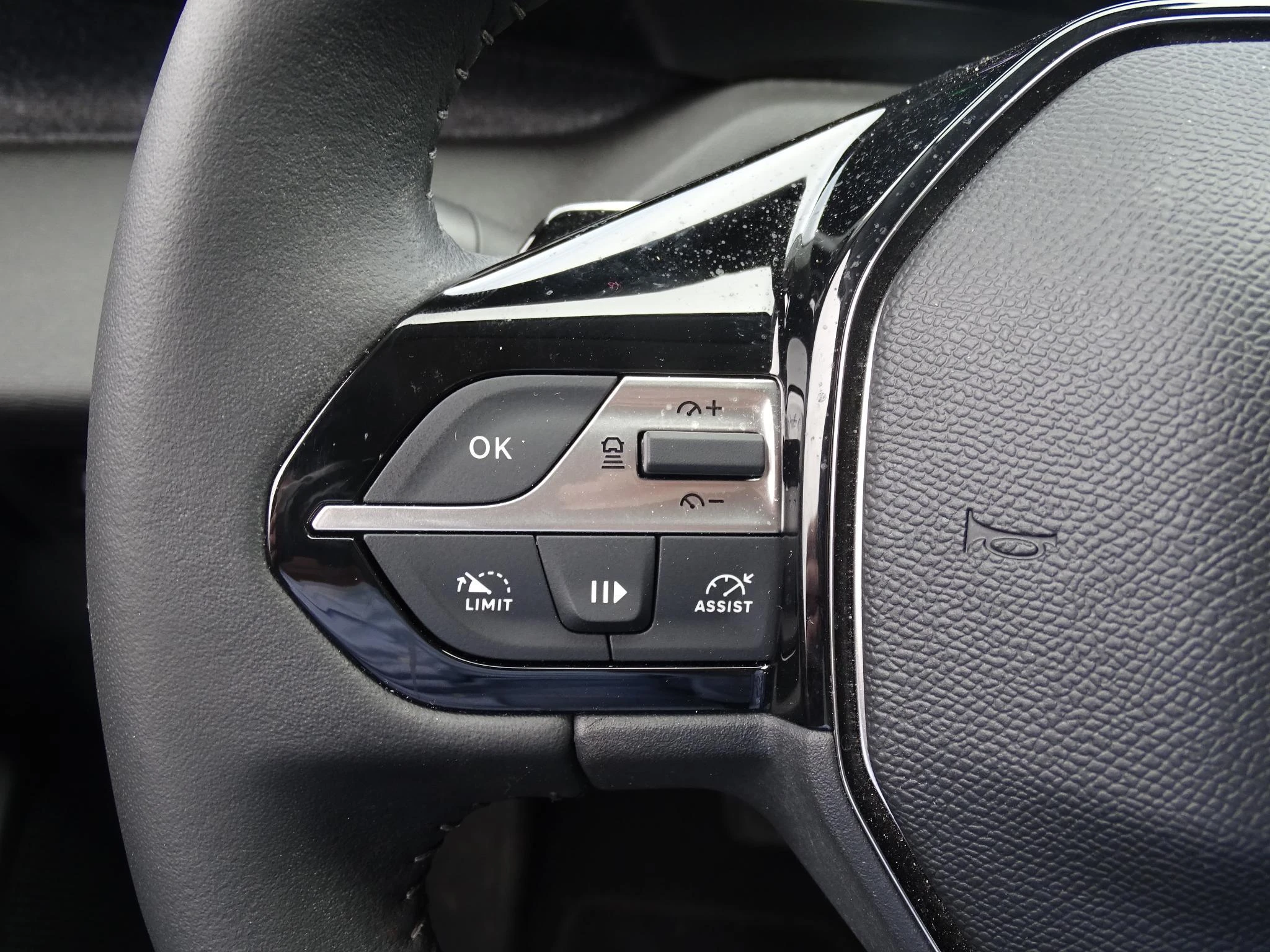 Peugeot-408-image-14