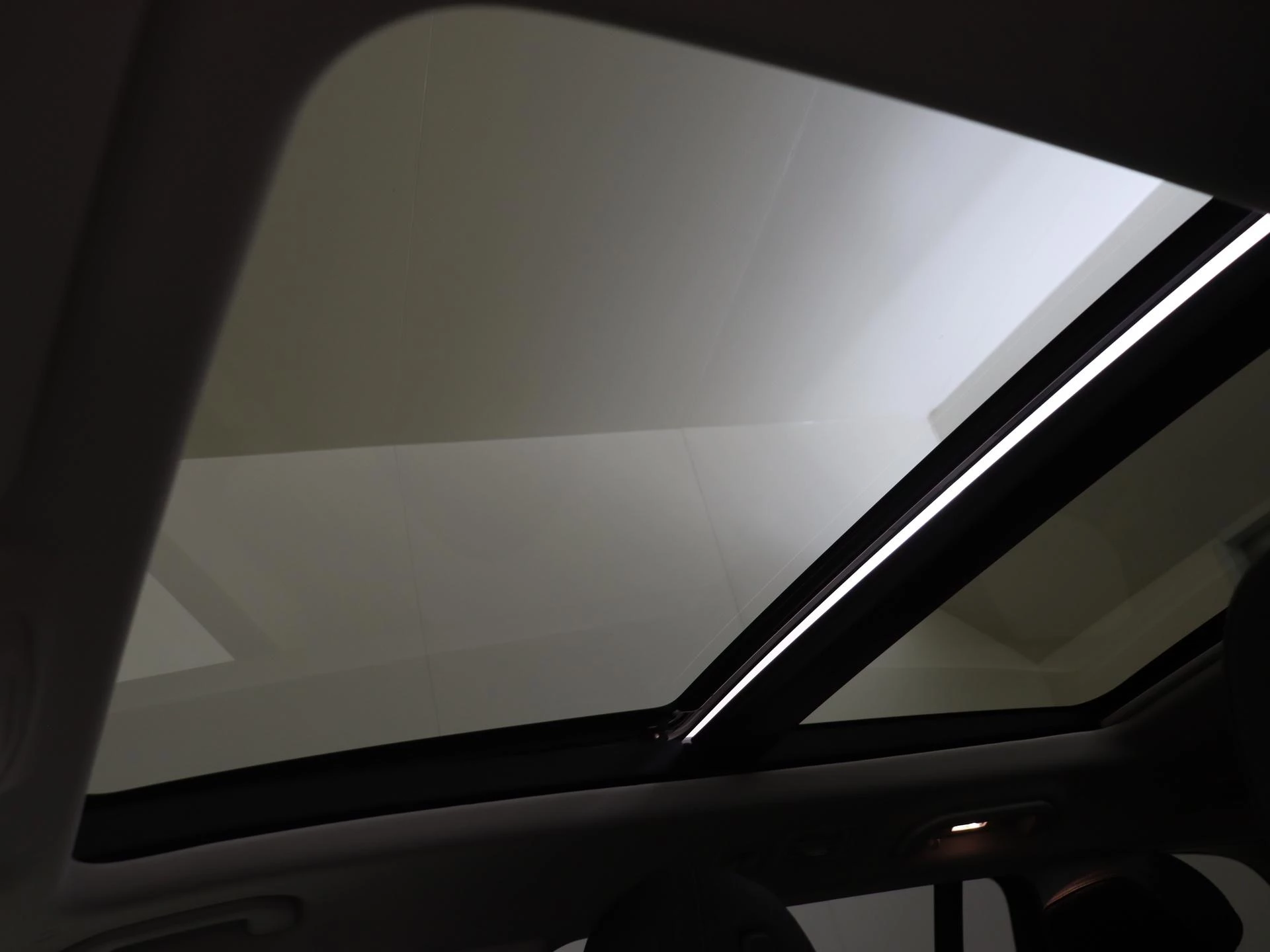 Mercedes-Benz-GLS-image-34