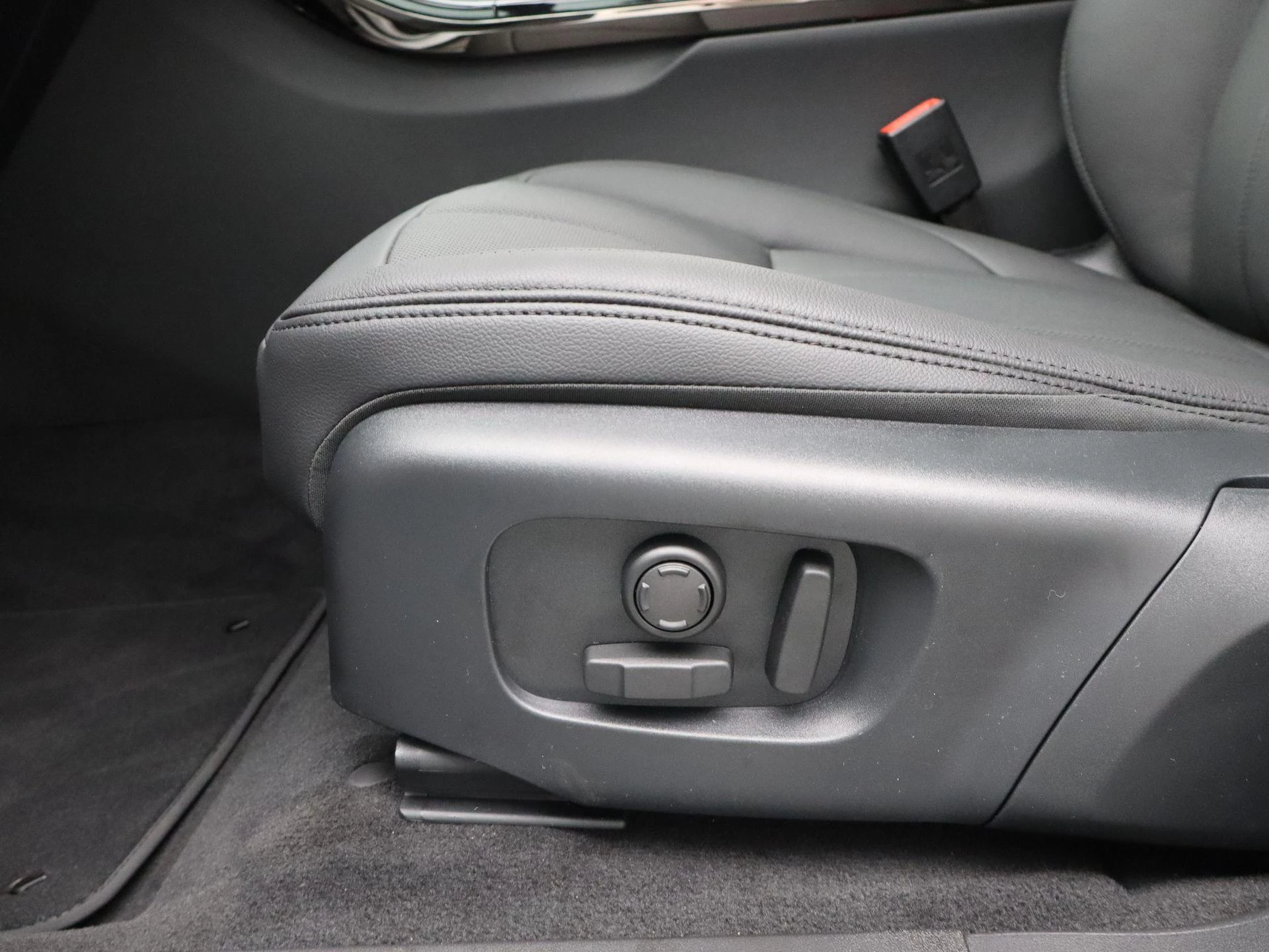 Land Rover-Range Rover Evoque-image-28