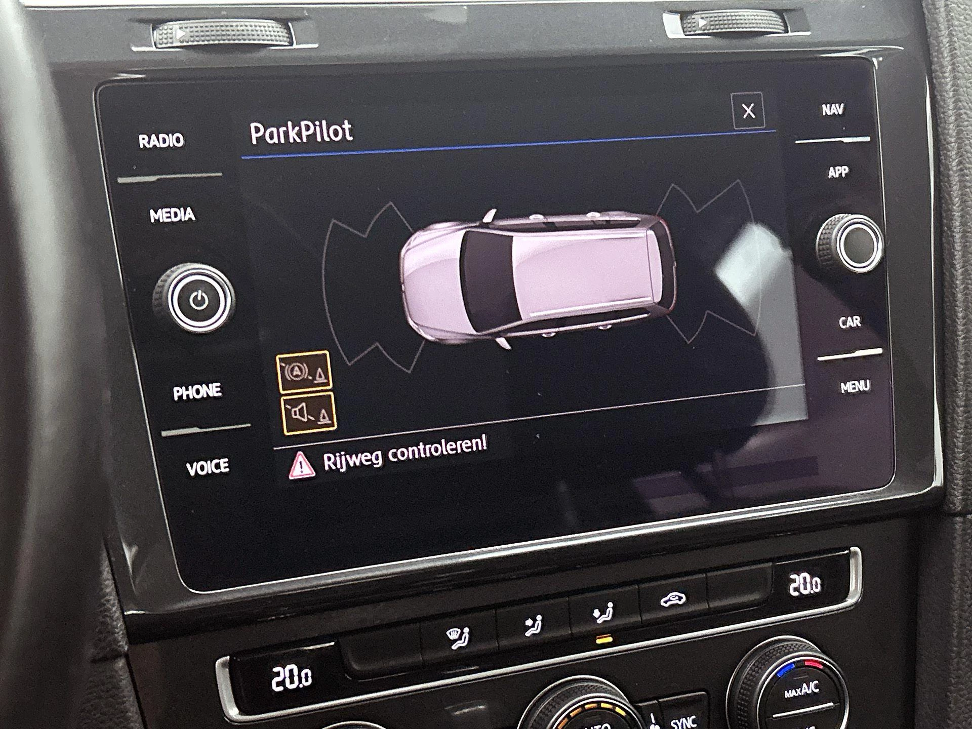 Volkswagen-Golf-image-11