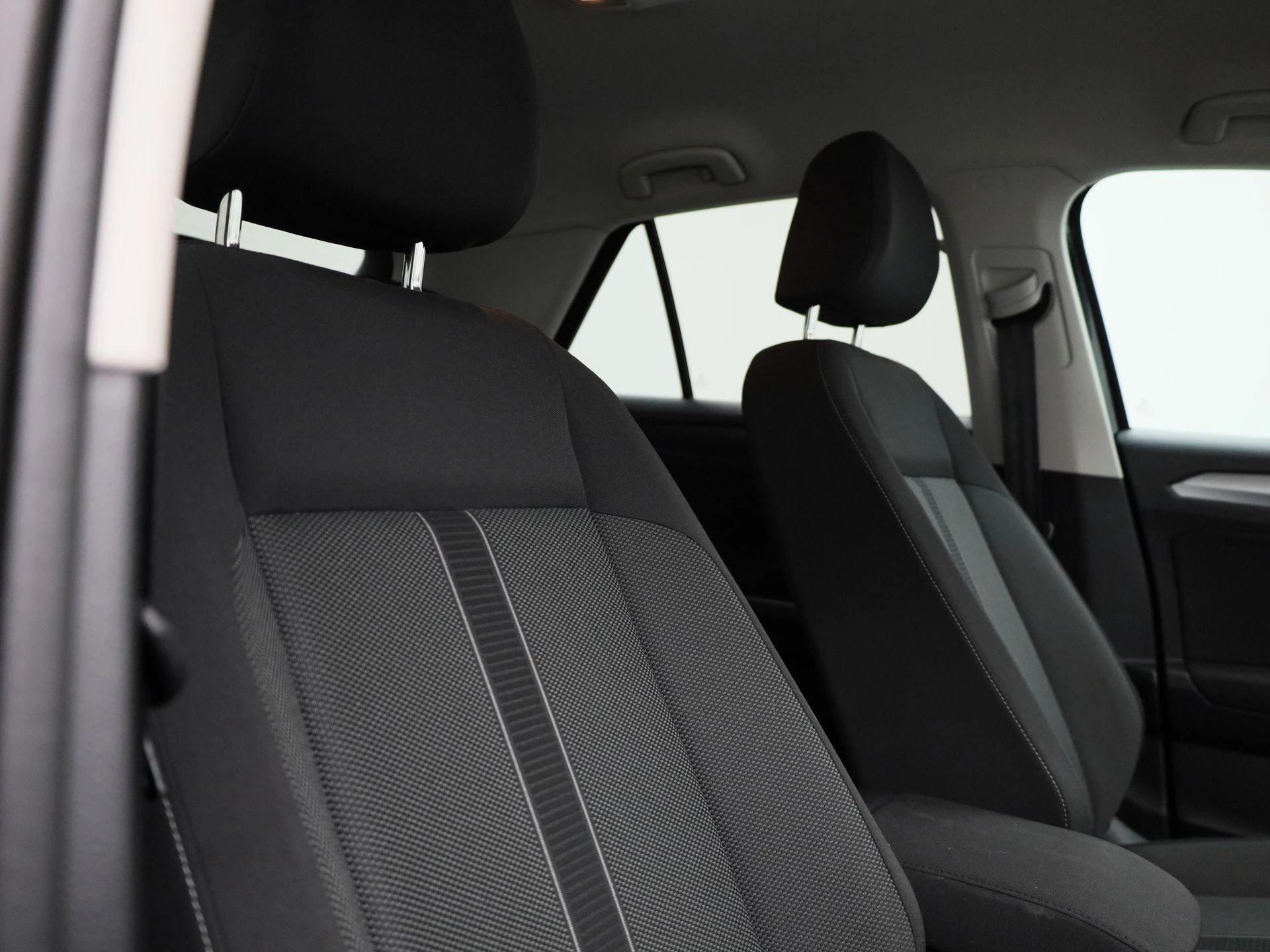 Volkswagen-T-Roc-image-35
