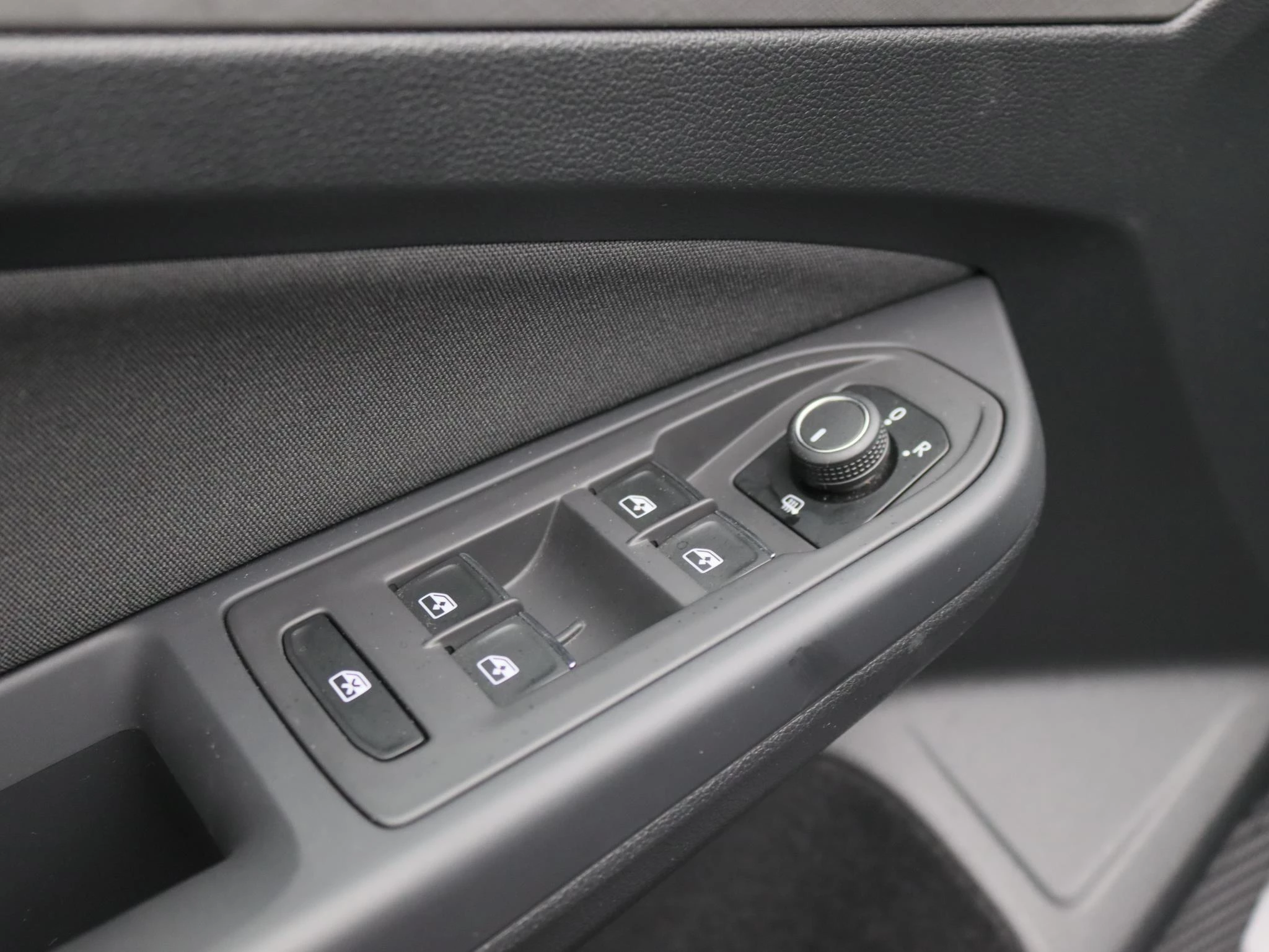 Volkswagen-Golf-image-23