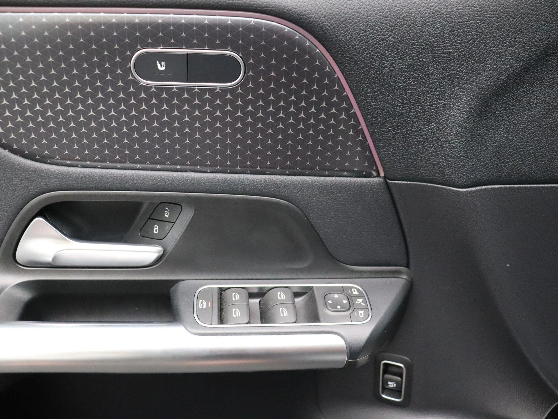 Mercedes-Benz-EQA-image-7