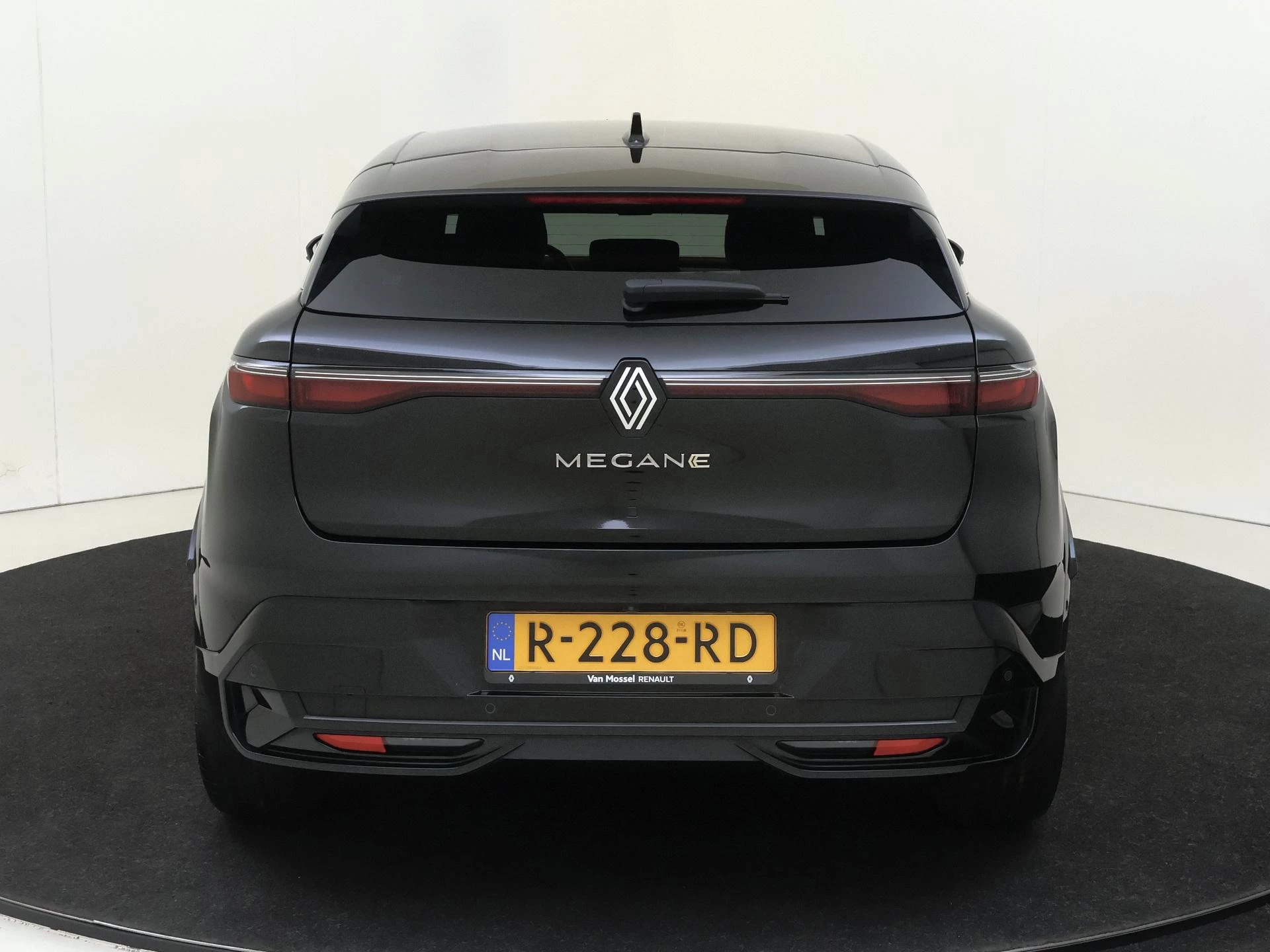 Renault-Megane E-Tech-image-9