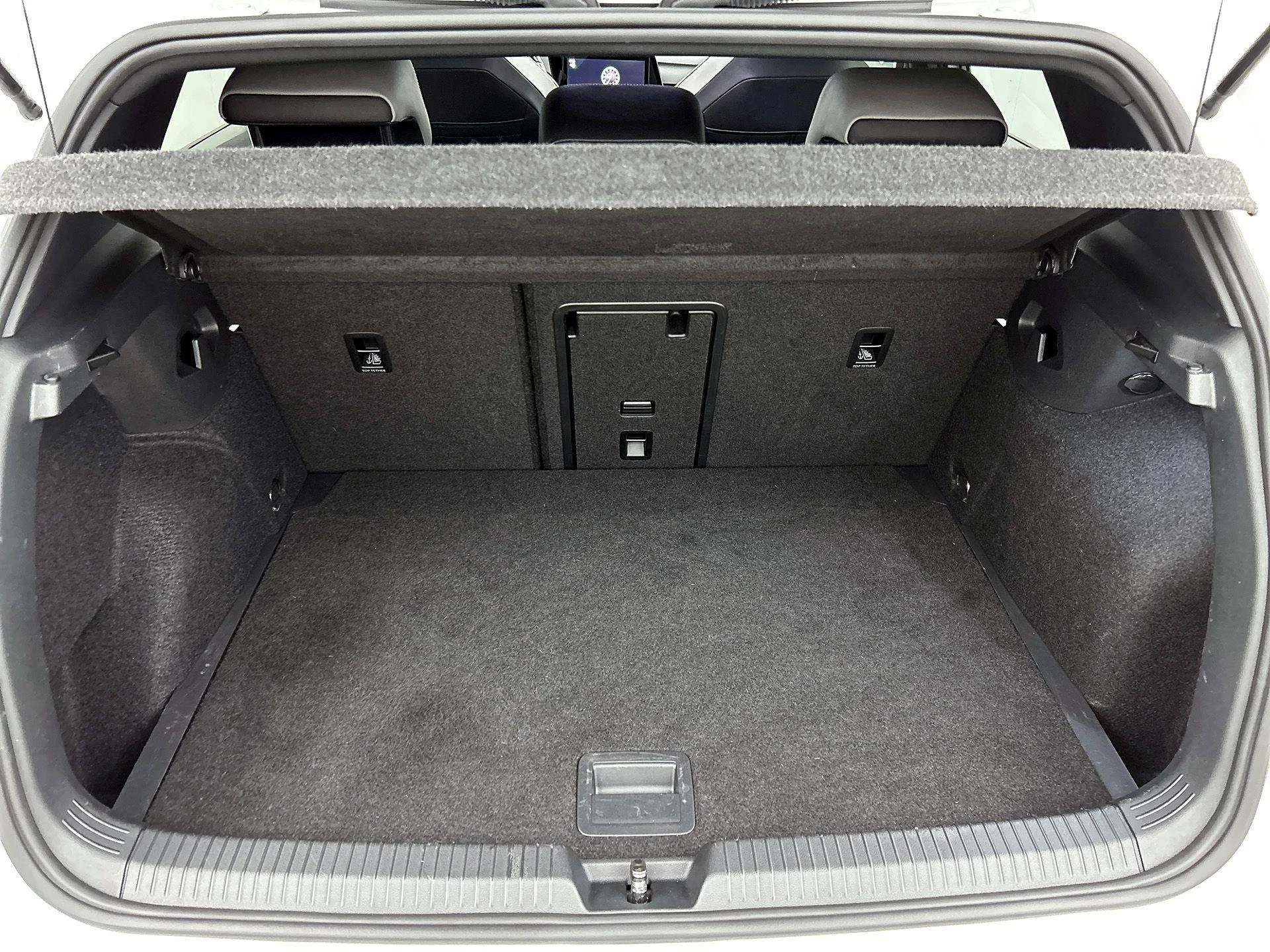Volkswagen-Golf-image-28
