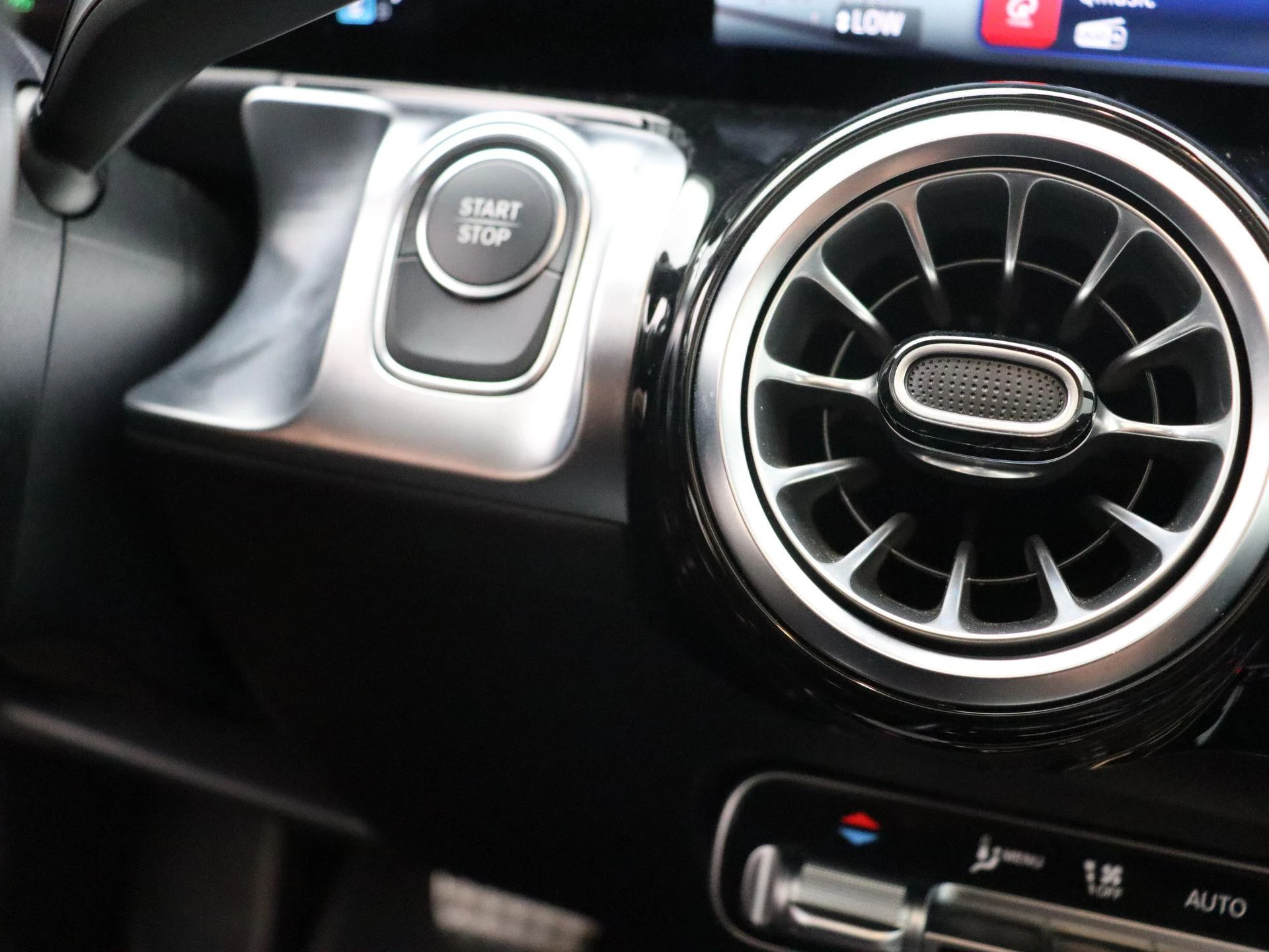Mercedes-Benz EQB 250+ Star Edition + BURMESTER + HEAD UP + PANORAMISCH DAK +