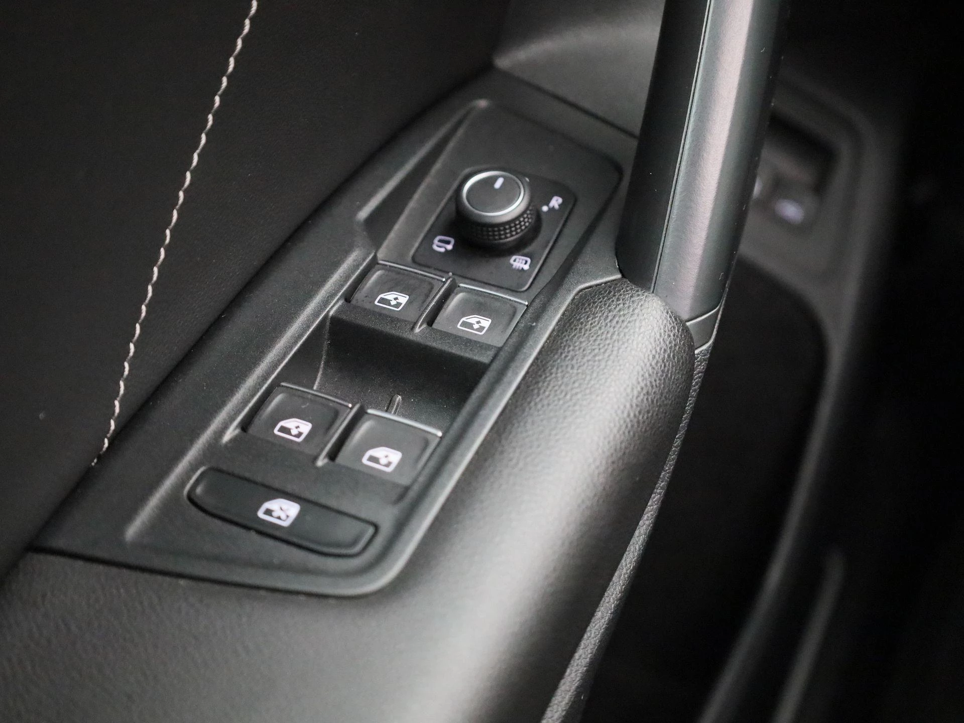 Volkswagen-Tiguan-image-33