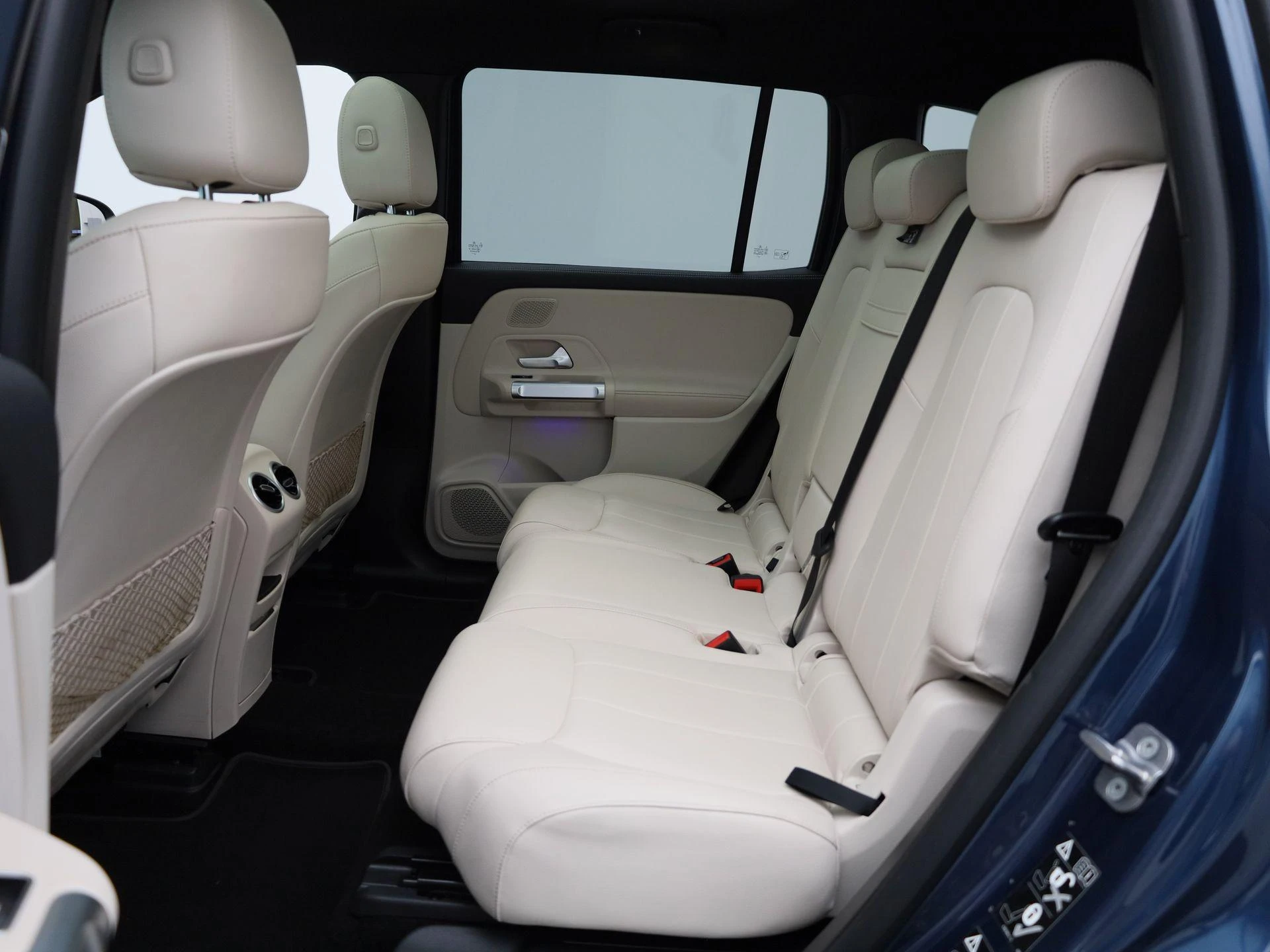 Mercedes-Benz-EQB-image-11