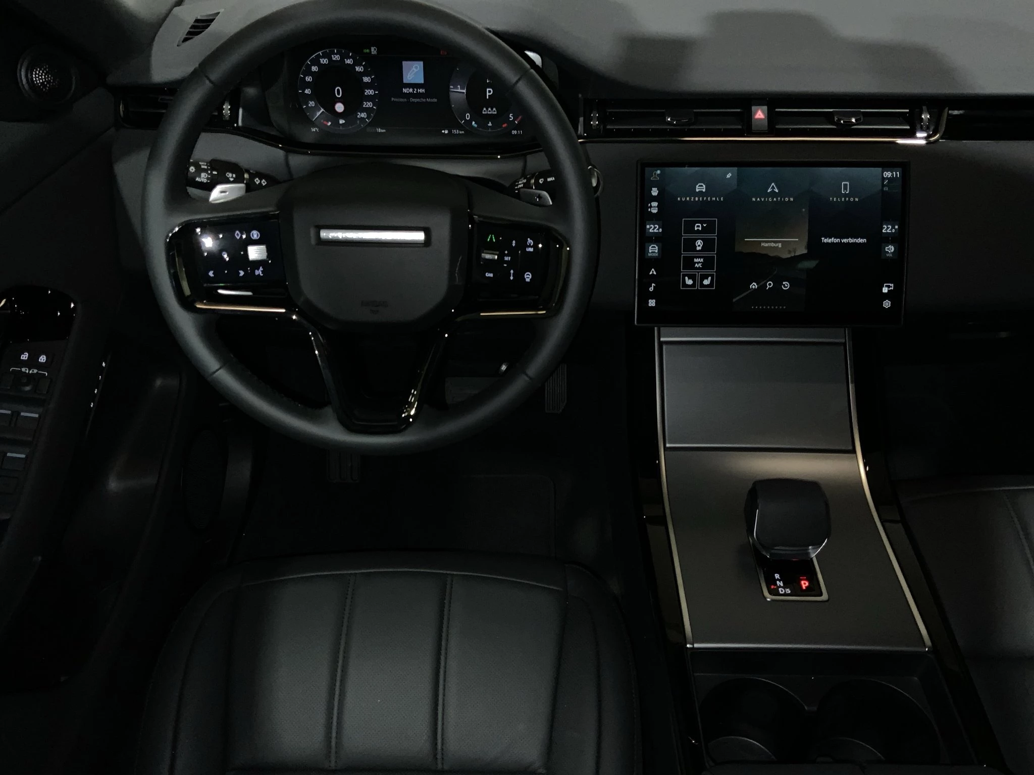Land Rover-Range Rover Evoque-image-11