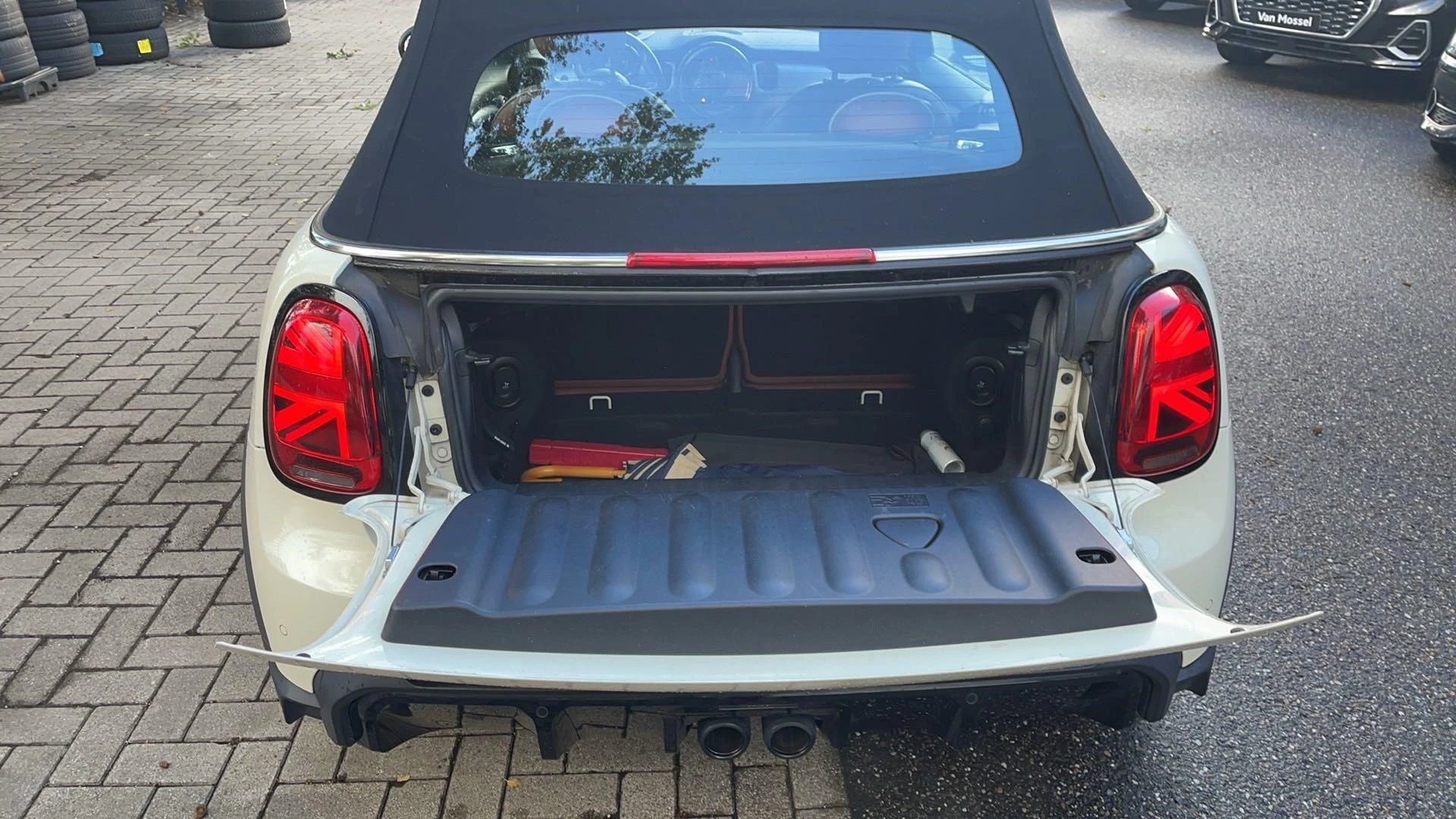 MINI-Cooper S Cabrio-image-23