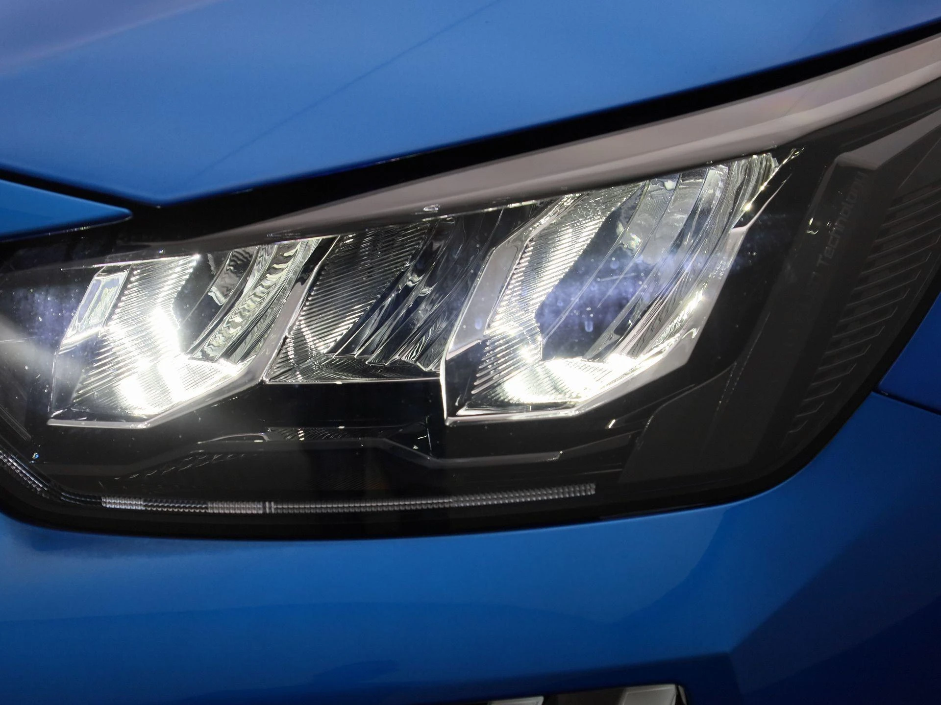 Peugeot e-208 - 17