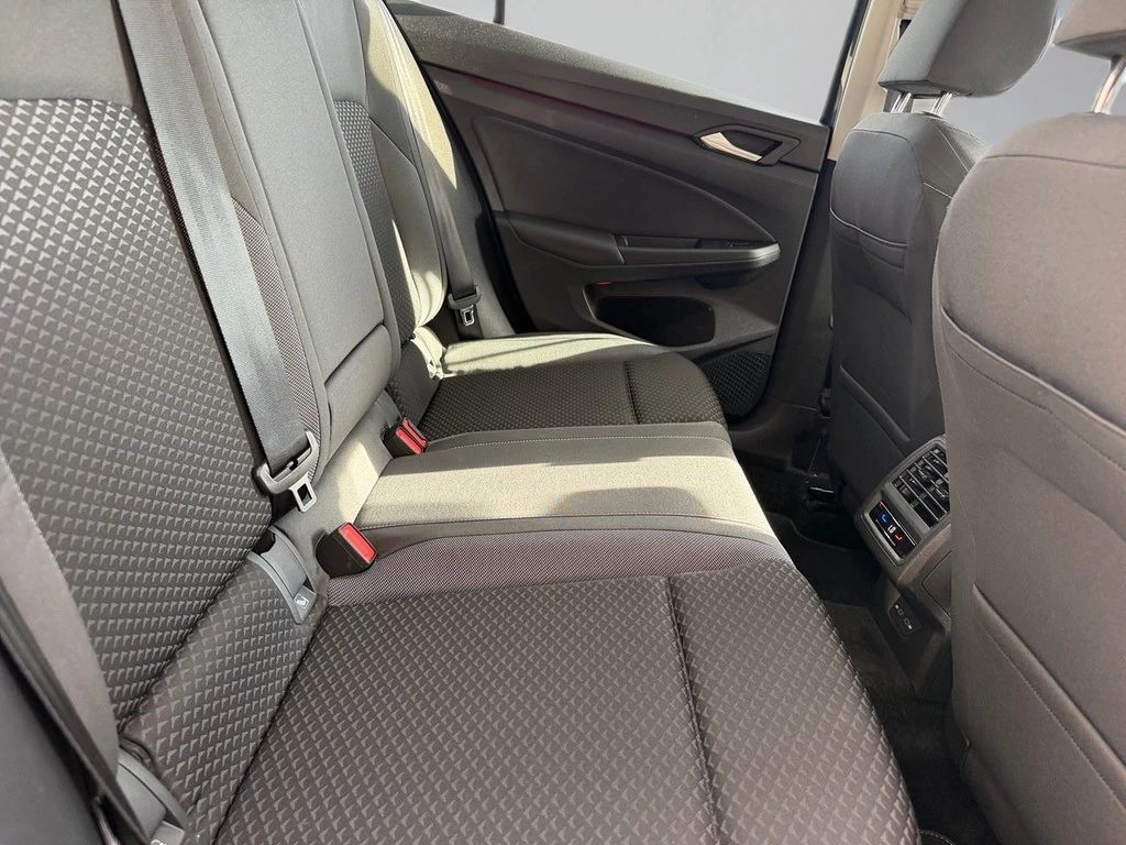 Volkswagen-Golf-image-10